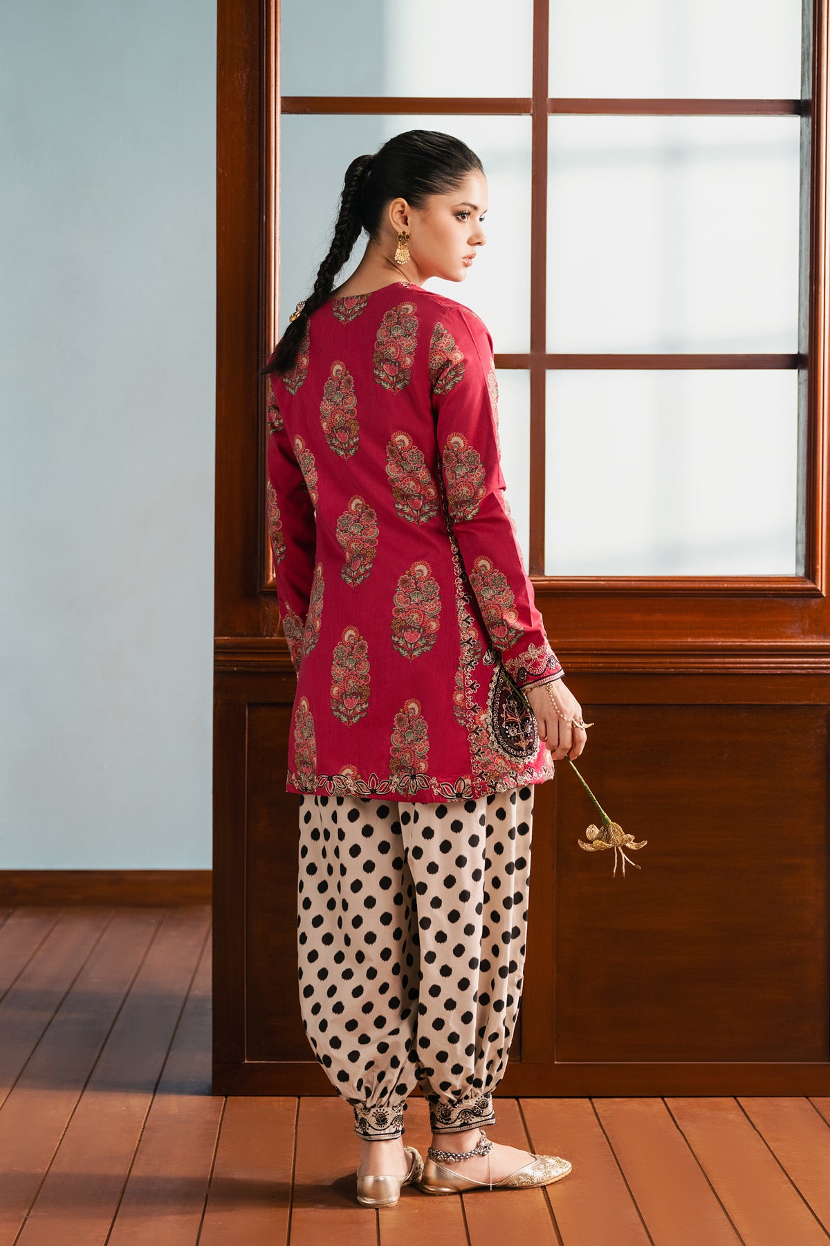 EMBROIDERED SUIT (E4716/103/401)