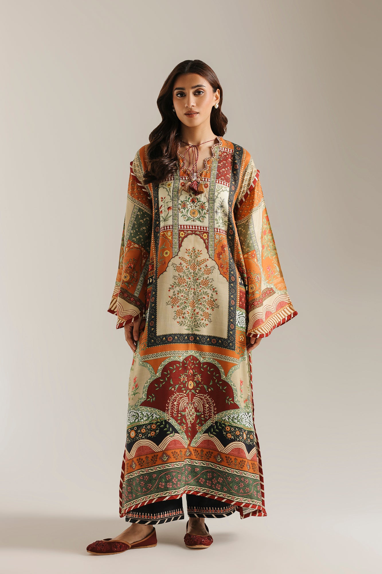 EMBROIDERED SUIT (E4724-103-219)