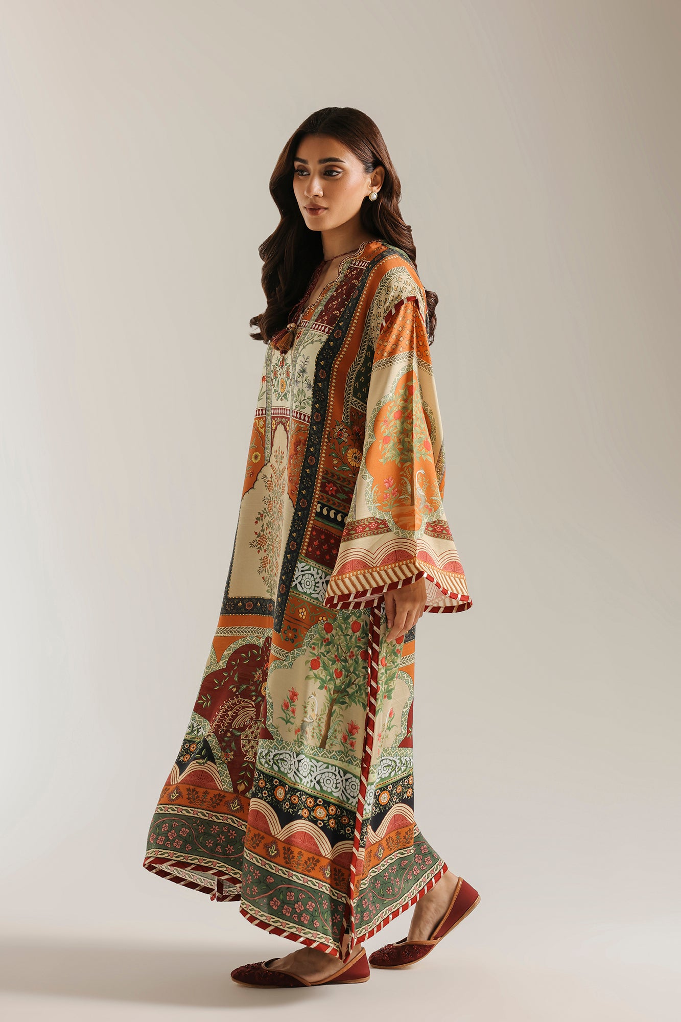 EMBROIDERED SUIT (E4724-103-219)