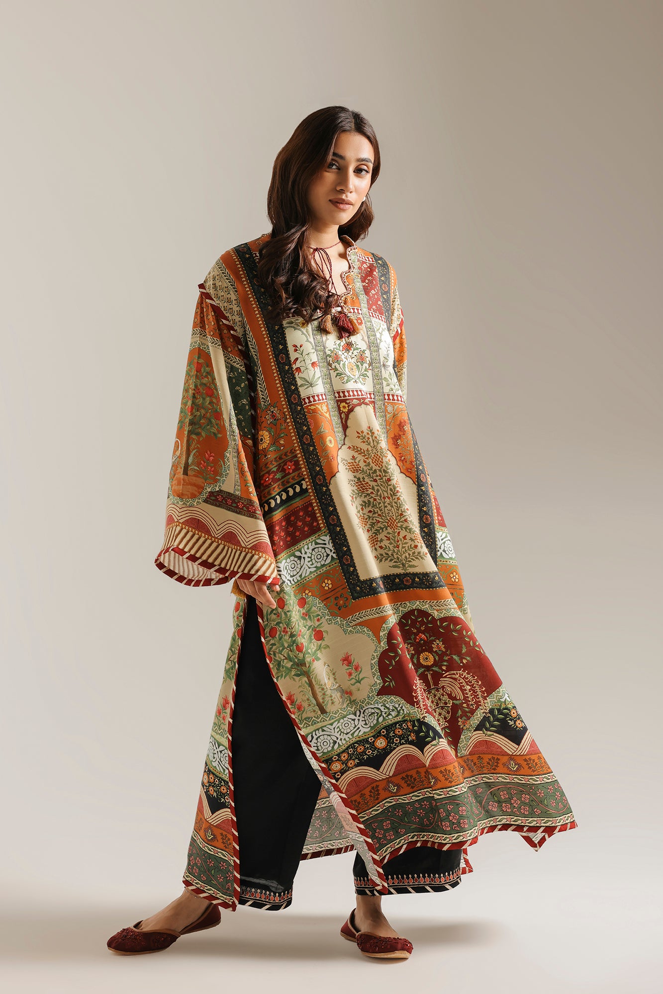 EMBROIDERED SUIT (E4724-103-219)