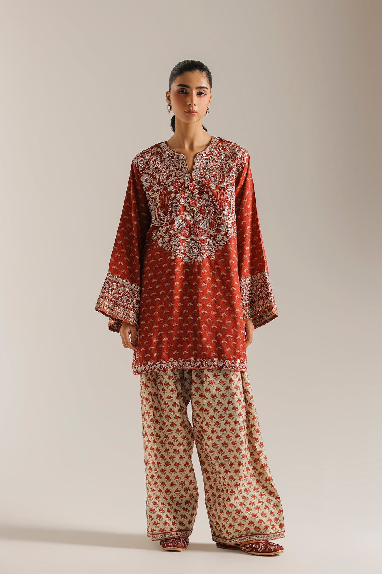 EMBROIDERED SUIT (E4737/103/308)
