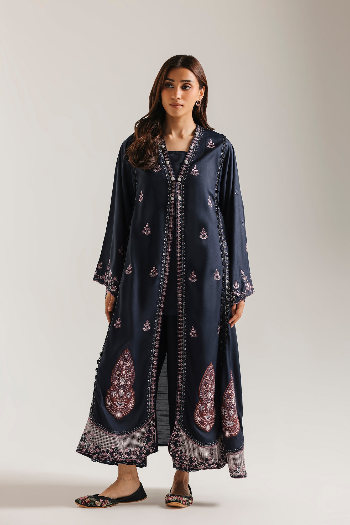 EMBROIDERED SUIT (E4738/103/618)