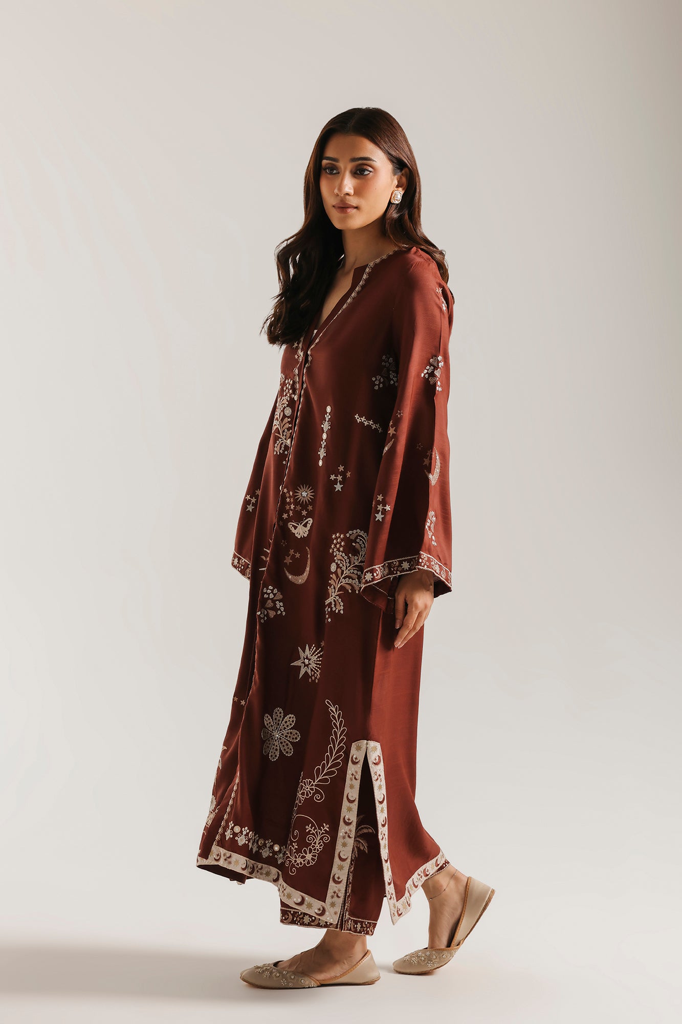EMBROIDERED SUIT (E4741/103/801)