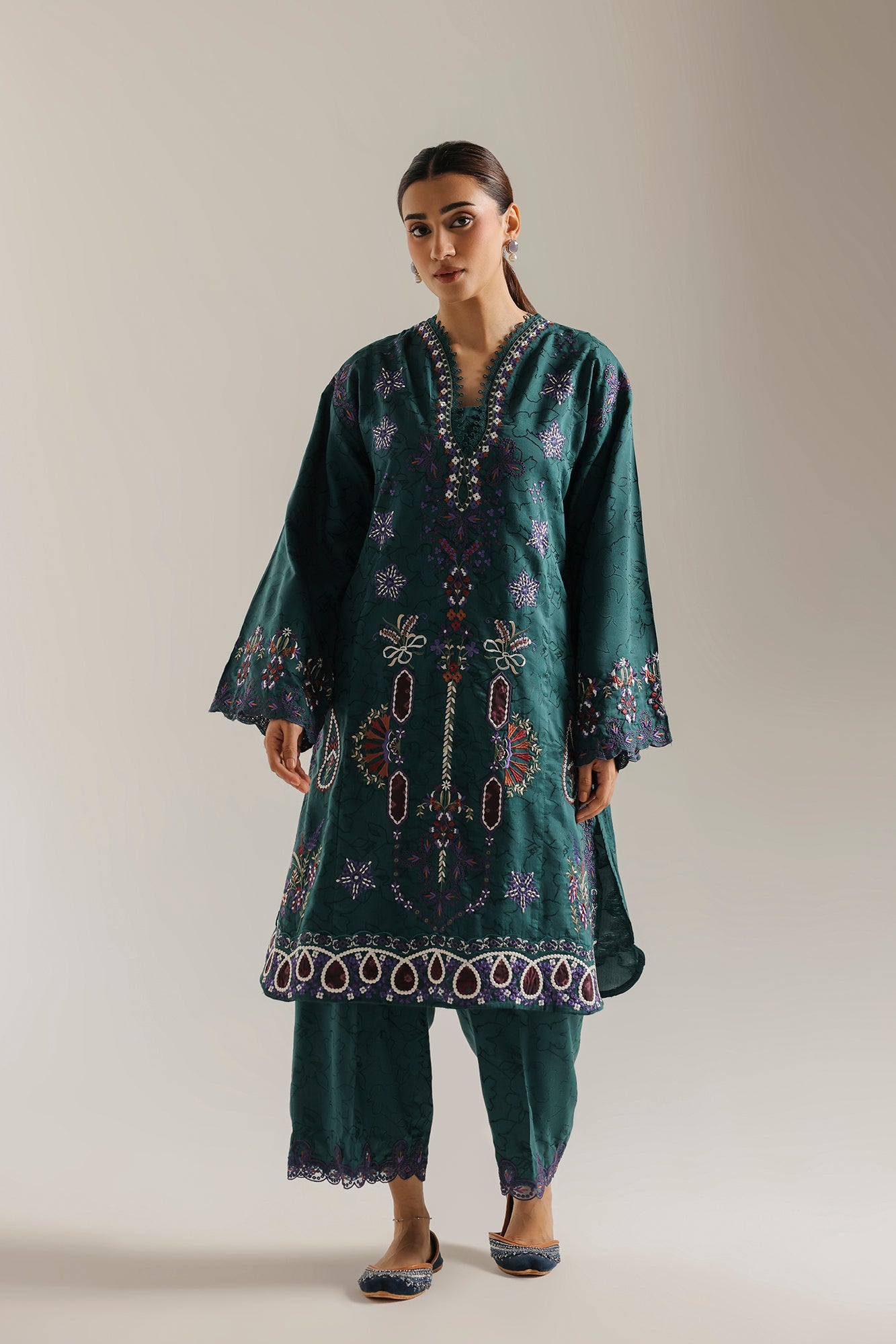 EMBROIDERED SUIT (E4750-103-705)