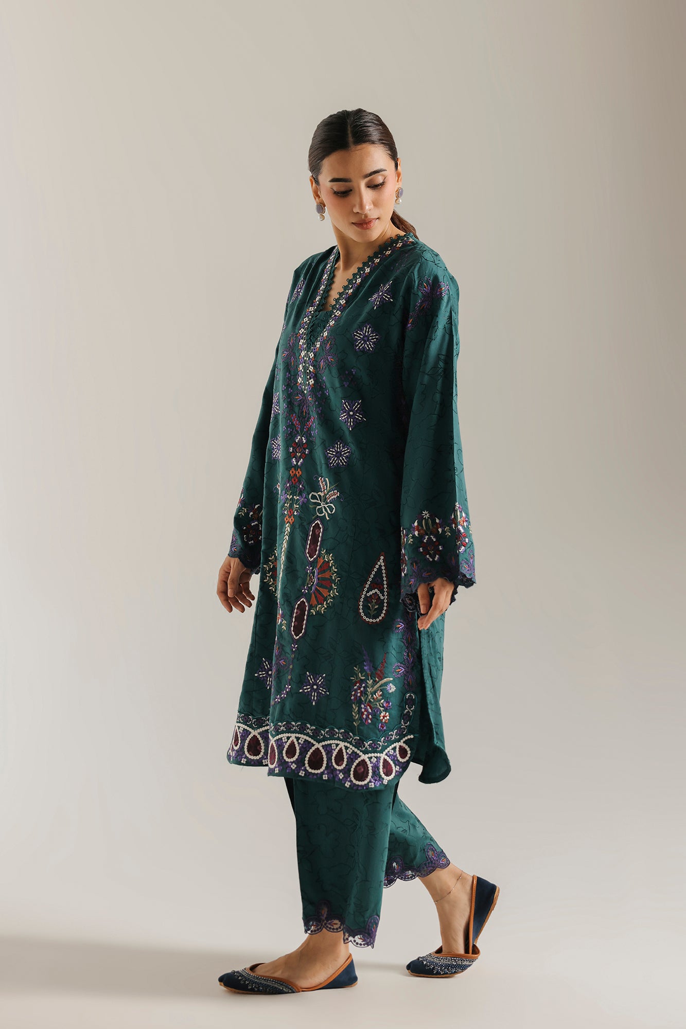 EMBROIDERED SUIT (E4750-103-705)