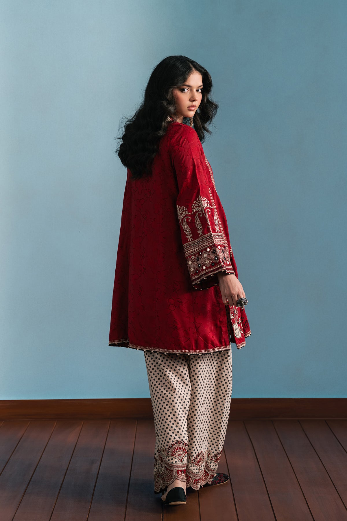 EMBROIDERED SUIT (E4752-103-415)