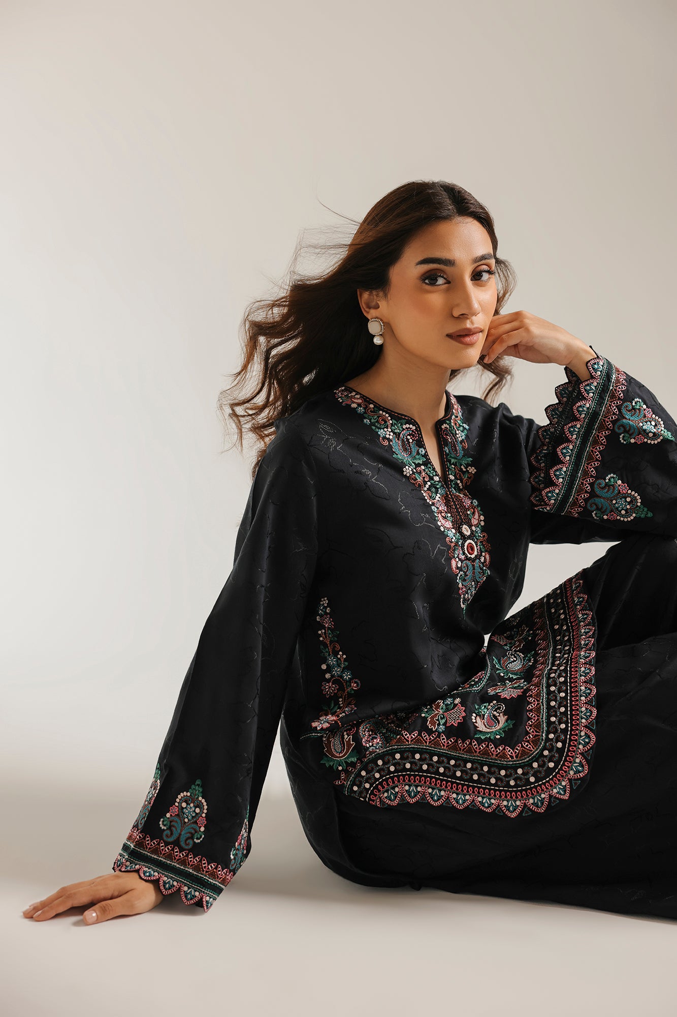 EMBROIDERED SUIT (E4754-103-901)