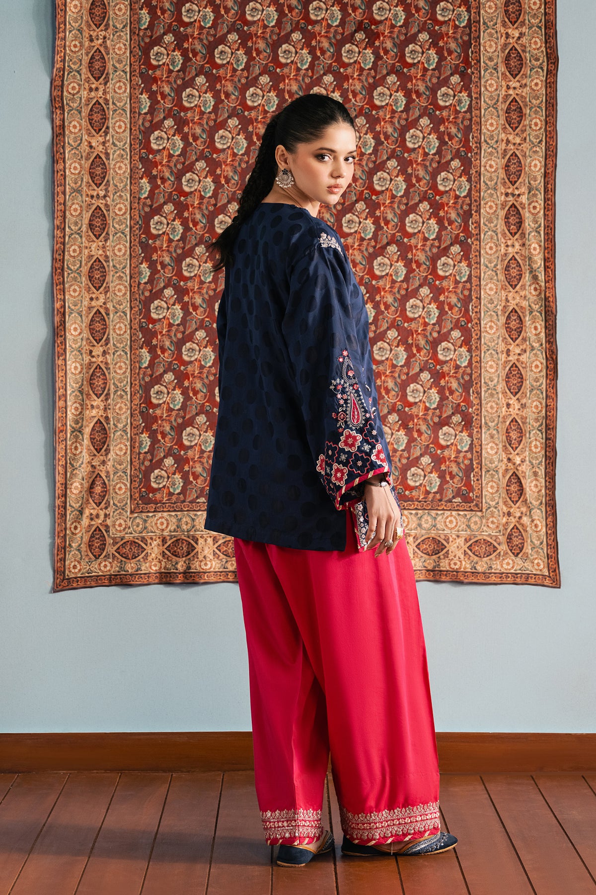 EMBROIDERED SUIT (E4756/103/620)