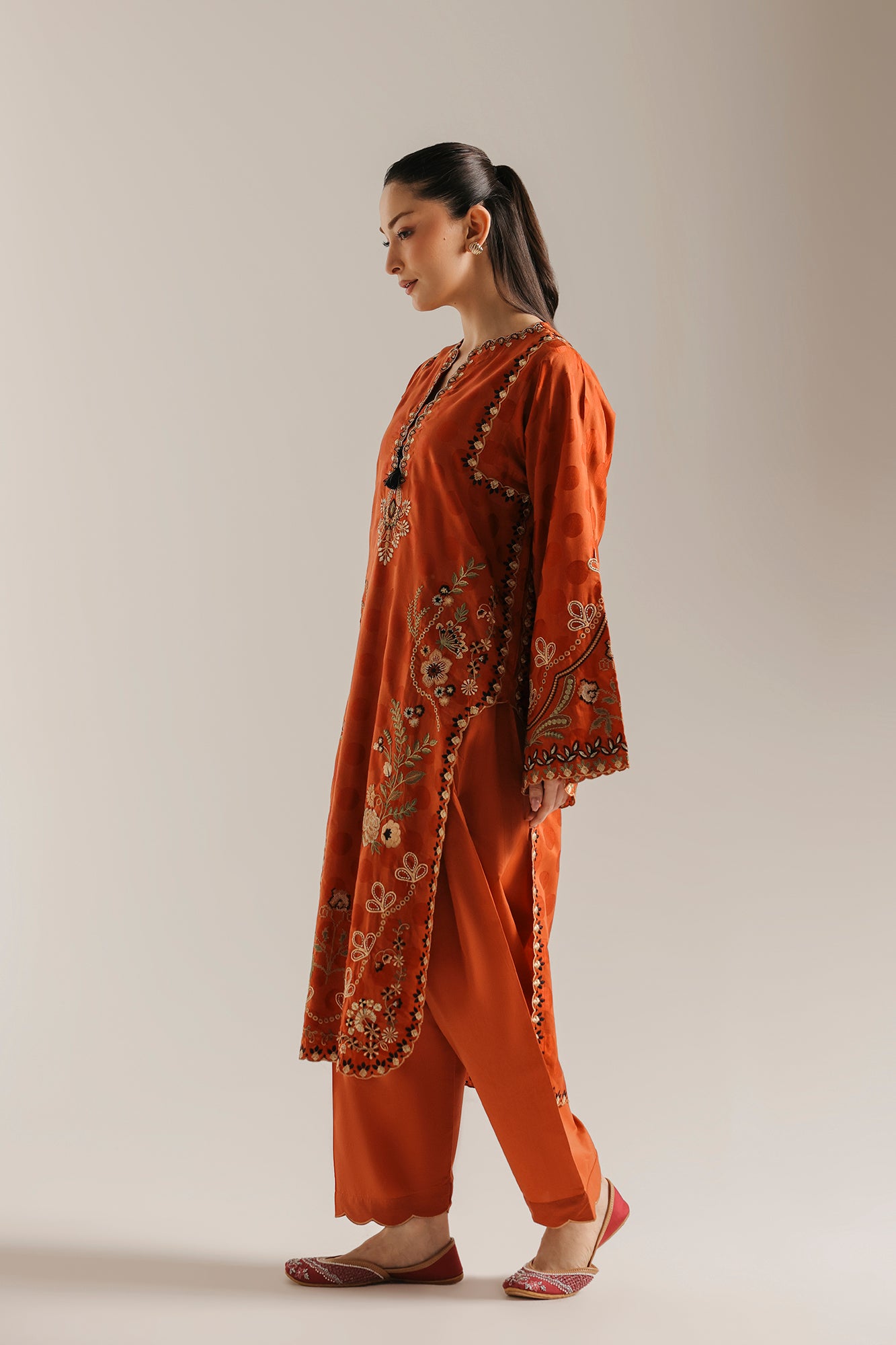 EMBROIDERED SUIT (E4757/103/202)