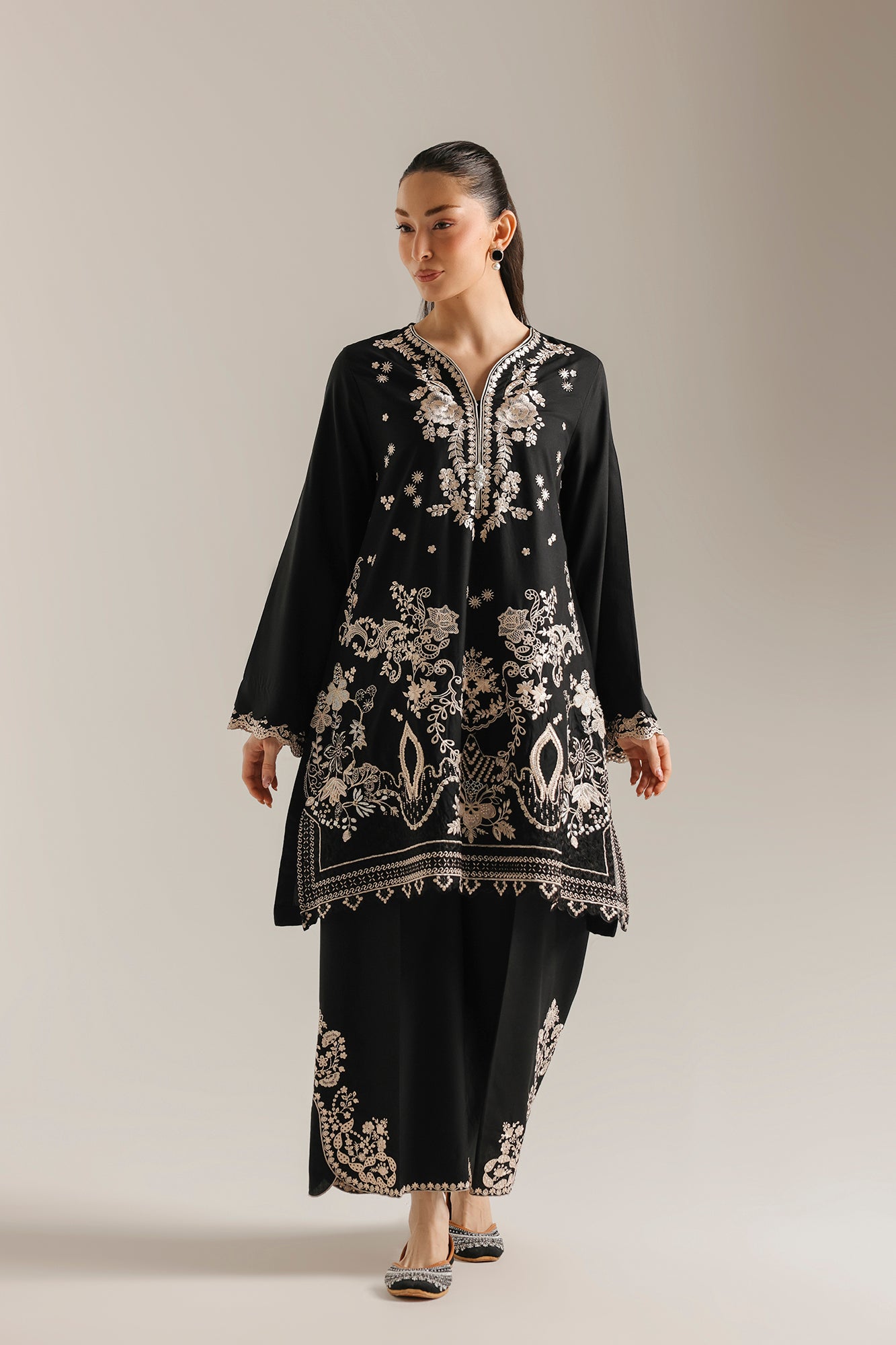 EMBROIDERED SUIT (E4764-103-901)