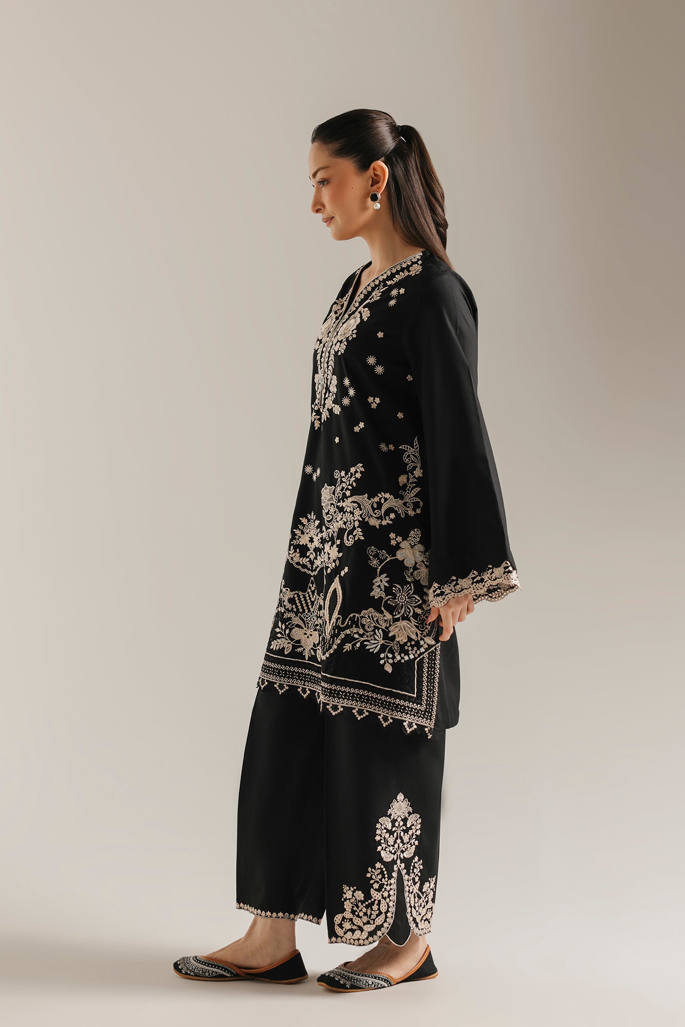 EMBROIDERED SUIT (E4764-103-901)