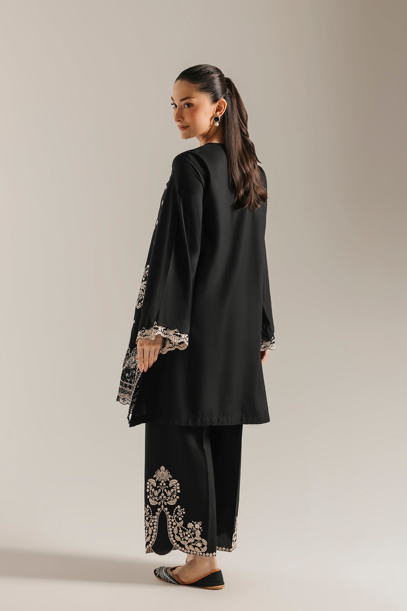 EMBROIDERED SUIT (E4764-103-901)