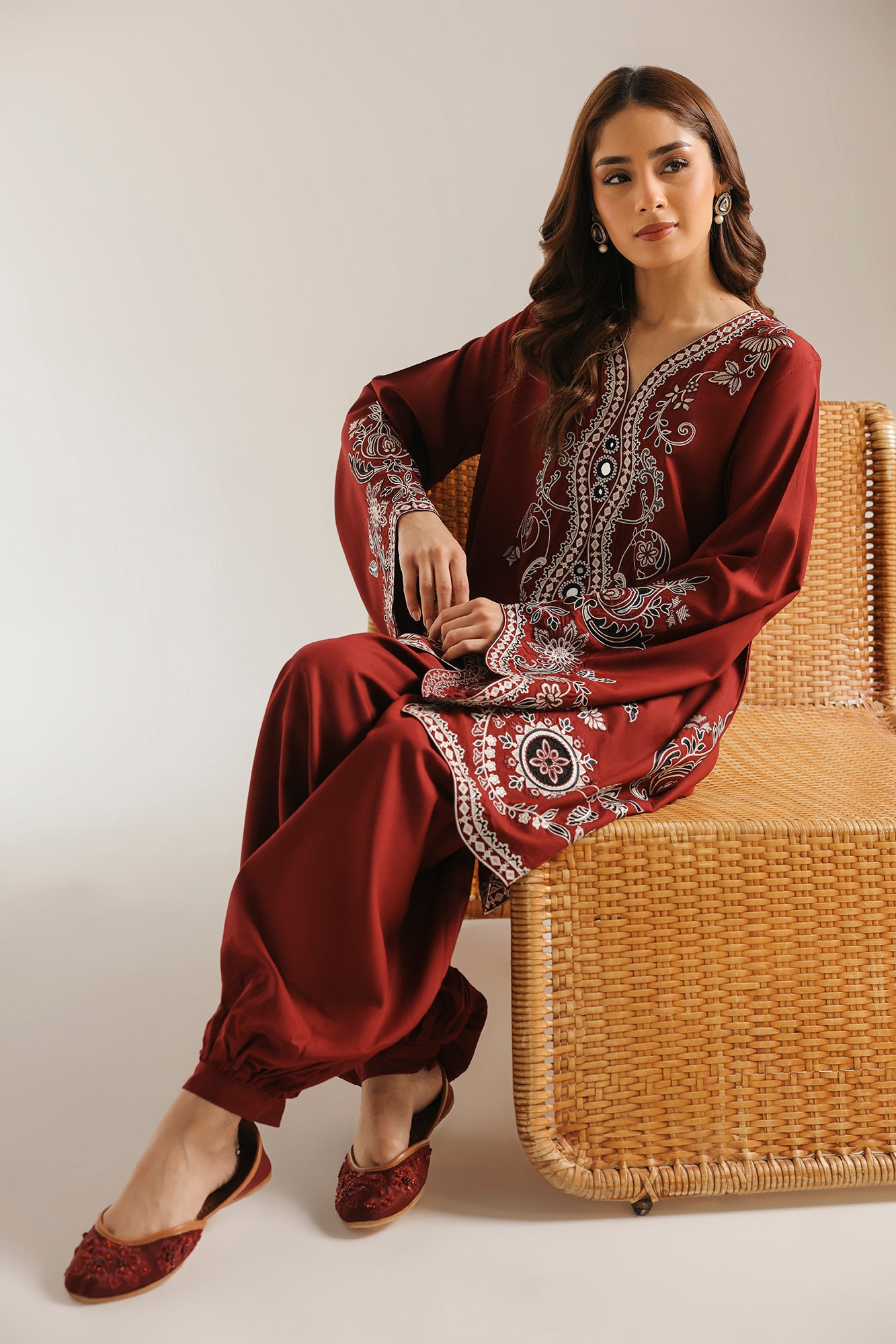 EMBROIDERED SUIT (E4767-103-403)