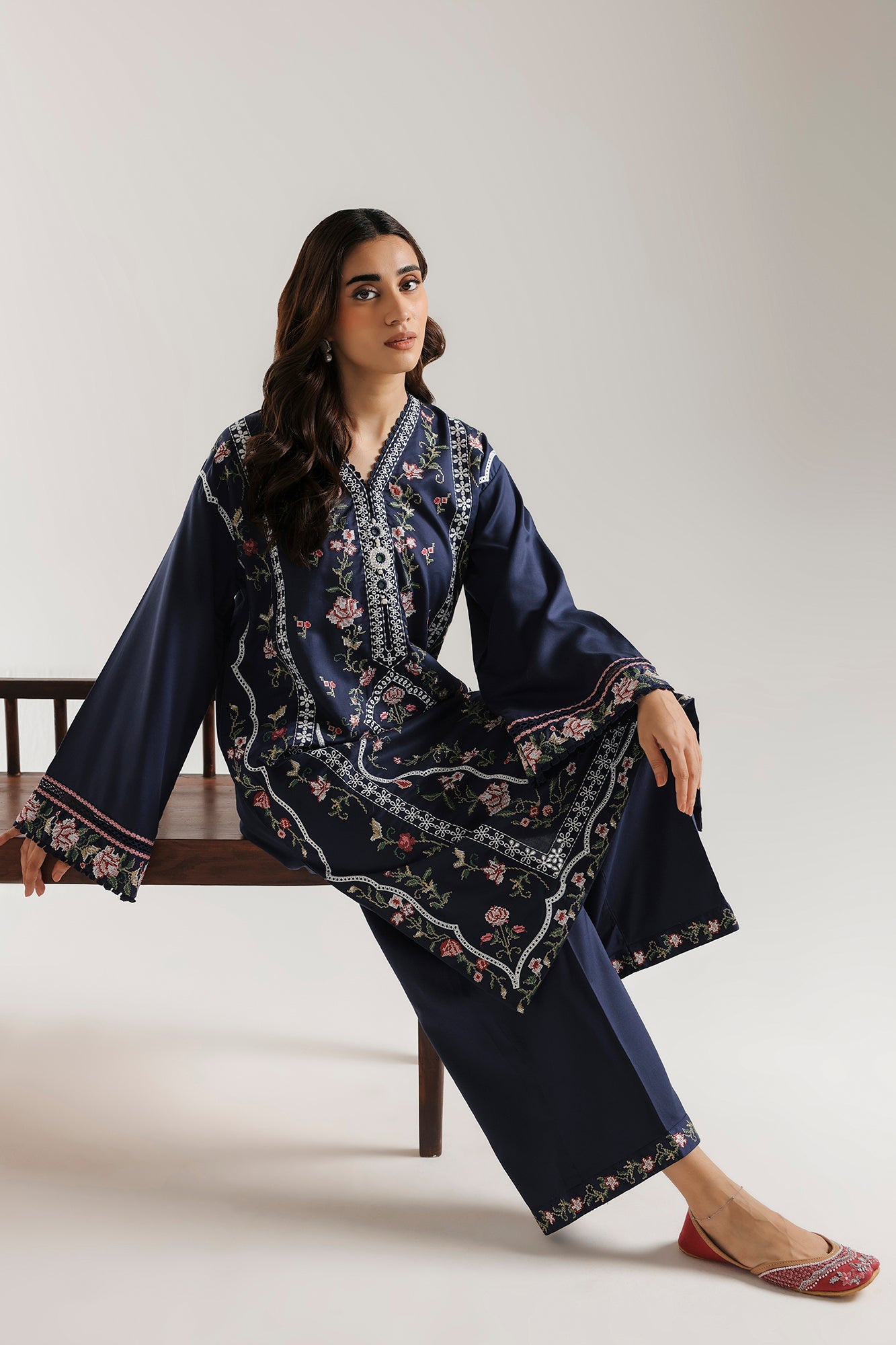 EMBROIDERED SUIT (E4774-103-619)