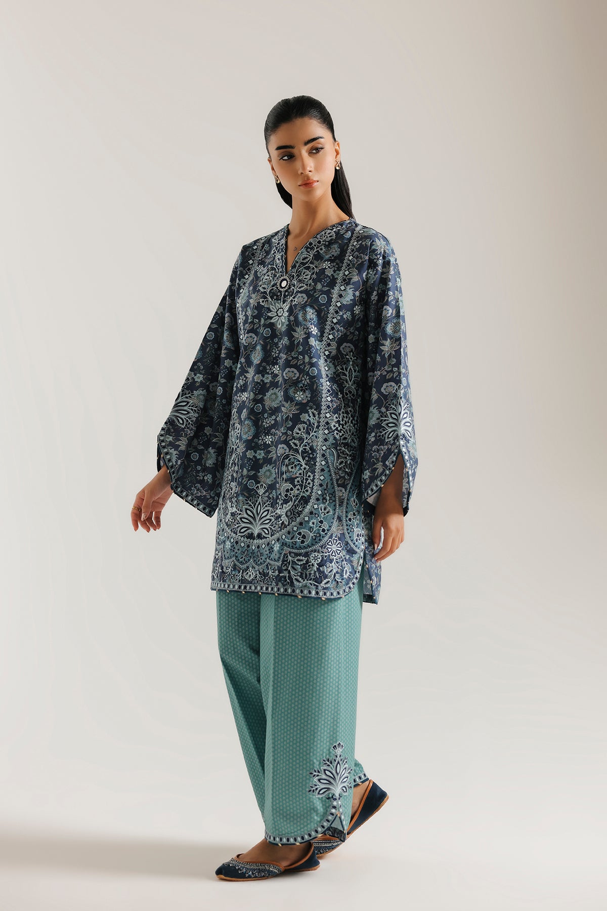 EMBROIDERED SUIT (E4783-103-506)