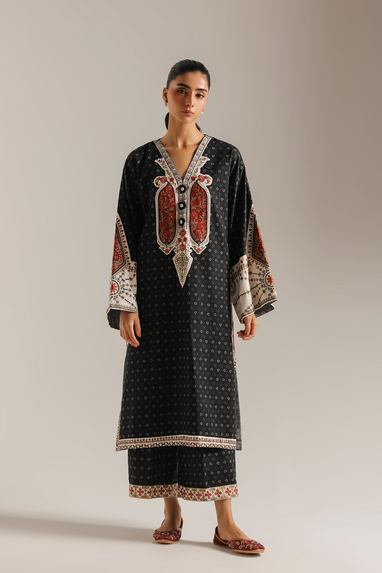 EMBROIDERED SUIT (E4797-103-901)