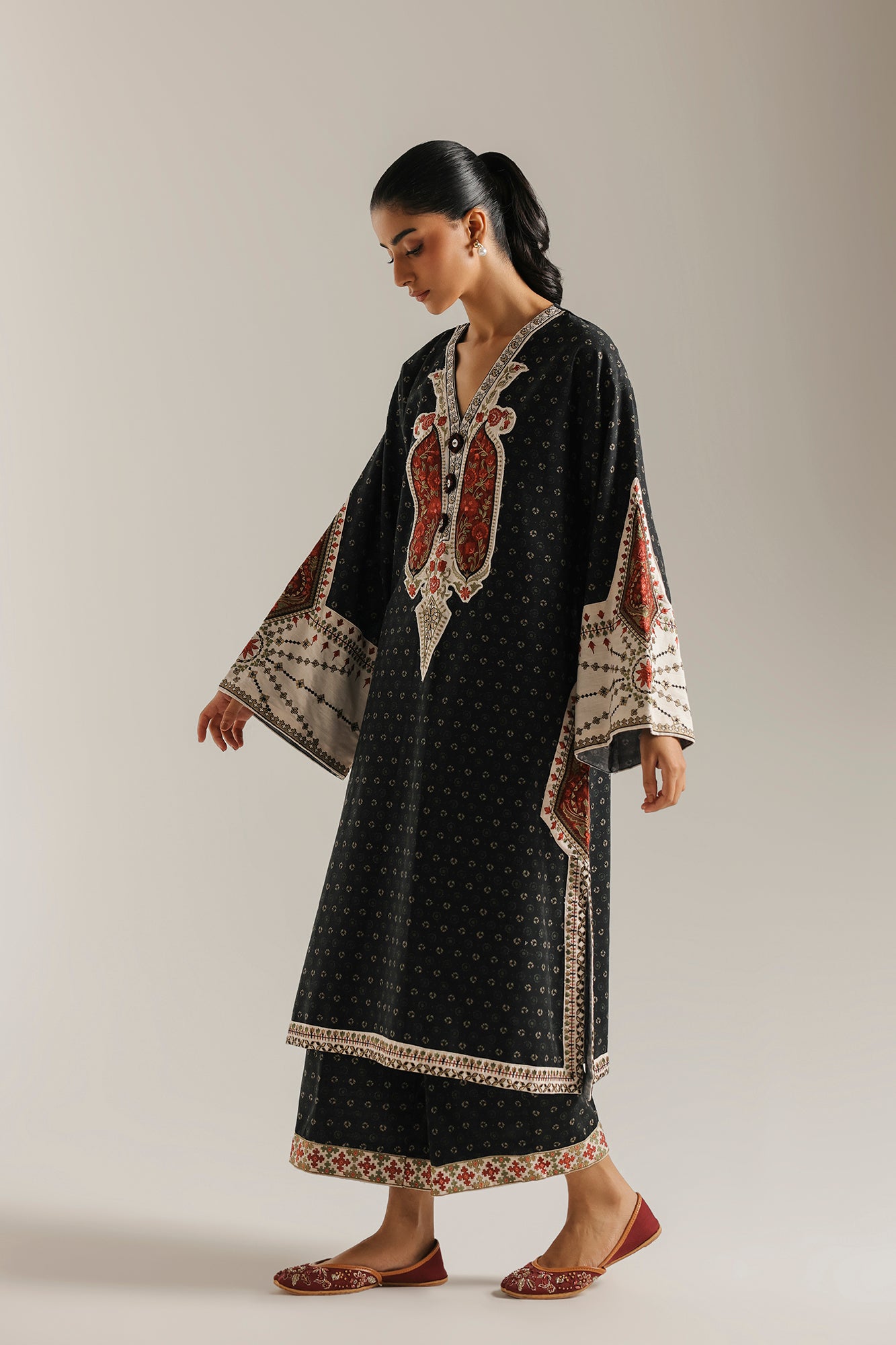 EMBROIDERED SUIT (E4797-103-901)