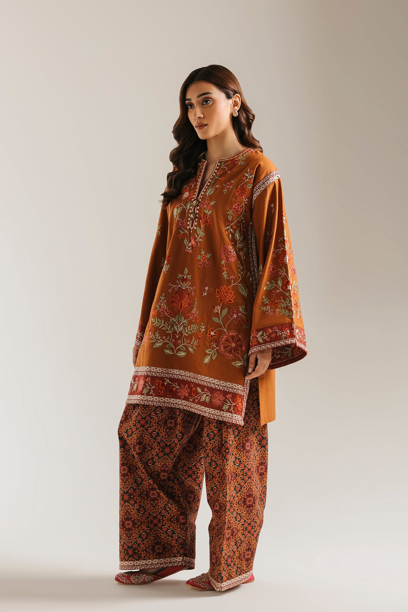 EMBROIDERED SUIT (E4799-103-204)