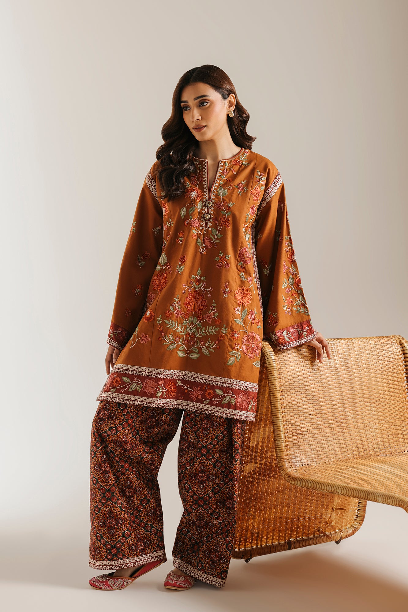 EMBROIDERED SUIT (E4799-103-204)
