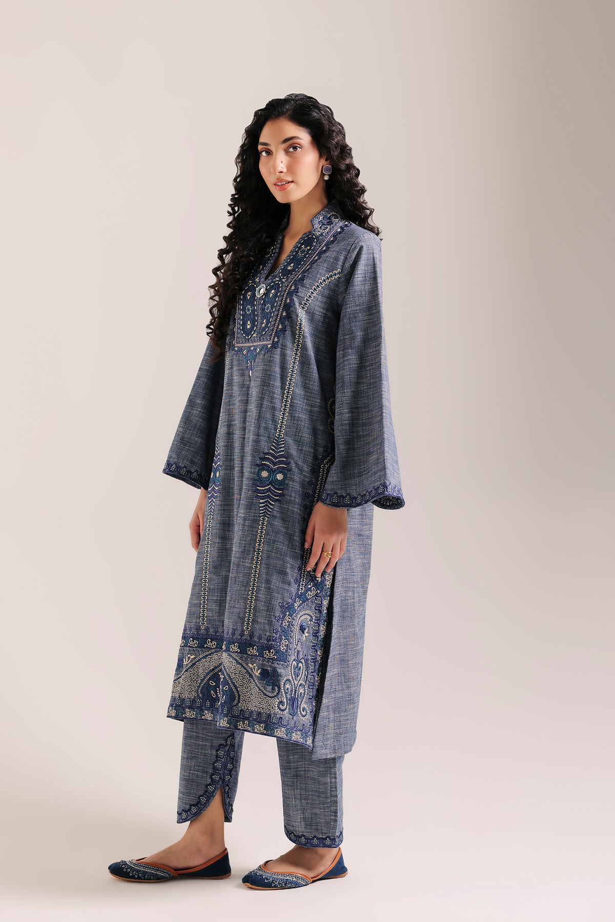 EMBROIDERED SUIT (E4800-103-620)
