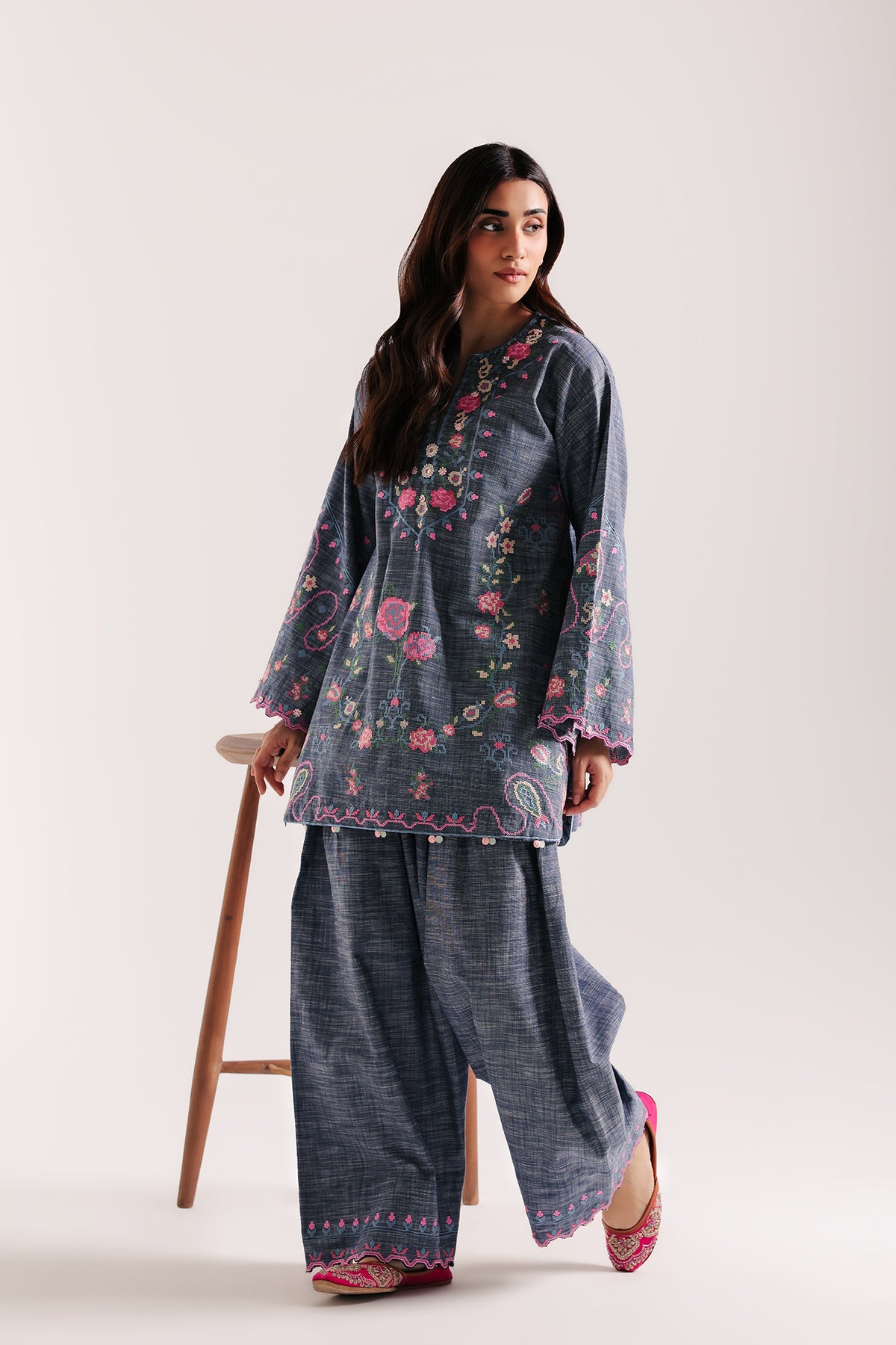 EMBROIDERED SUIT (E4801-103-912)