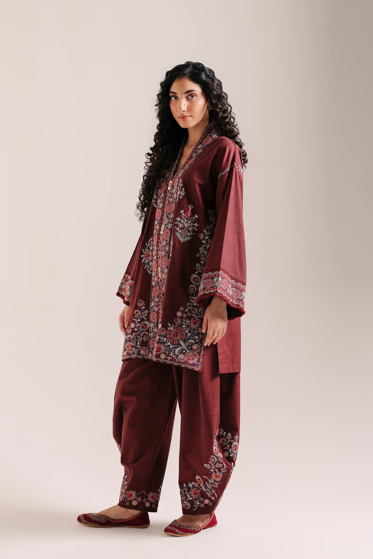 EMBROIDERED SUIT (E4807-103-301)