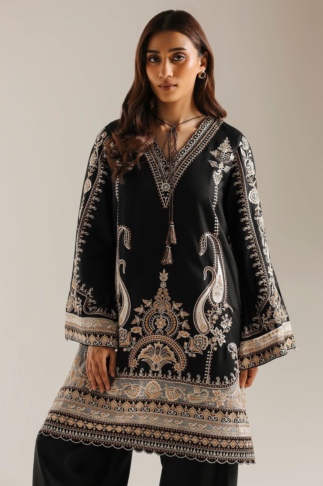EMBROIDERED SUIT (E4812/103/901)