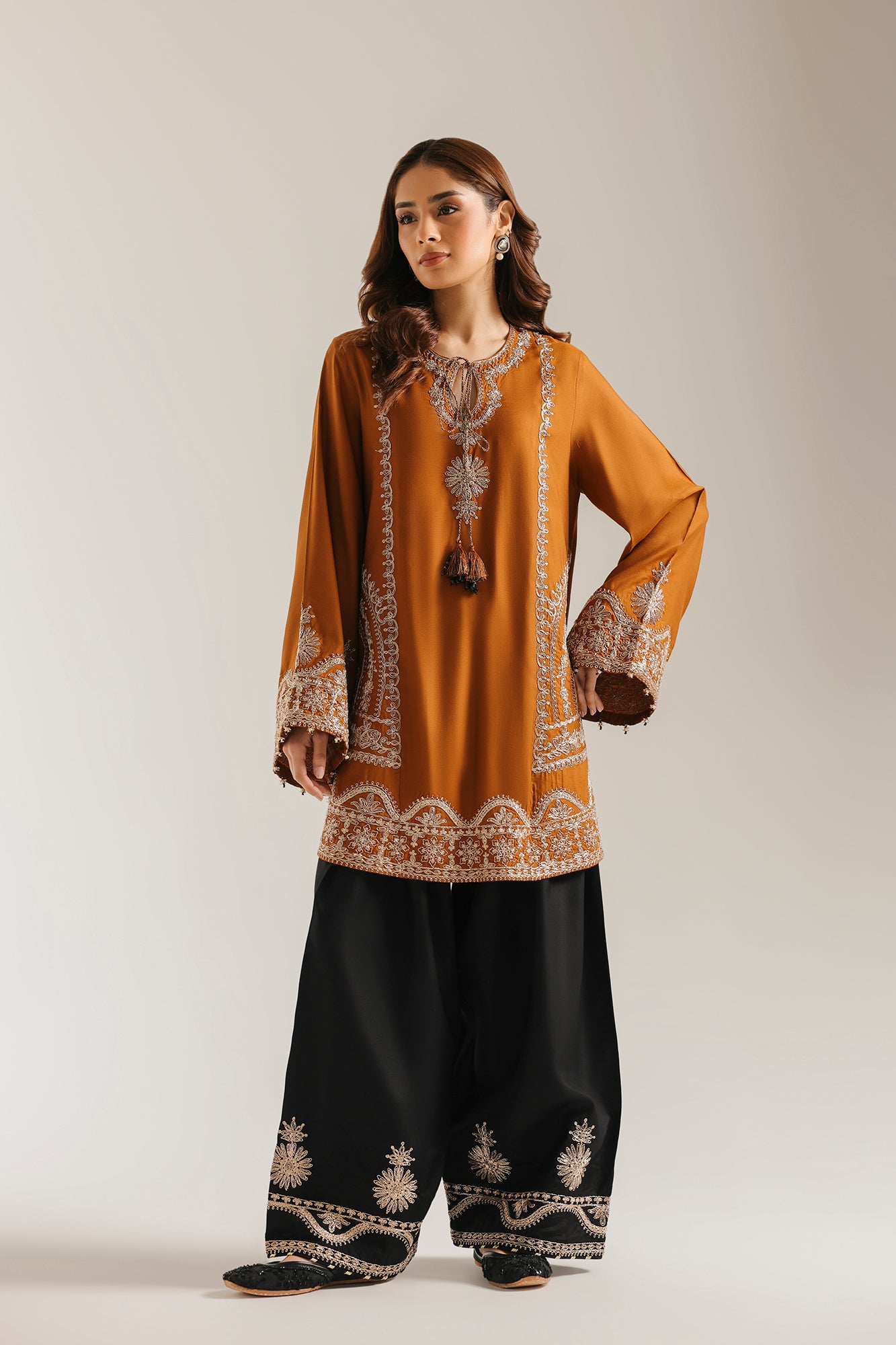 EMBROIDERED SUIT (E4817/103/201)