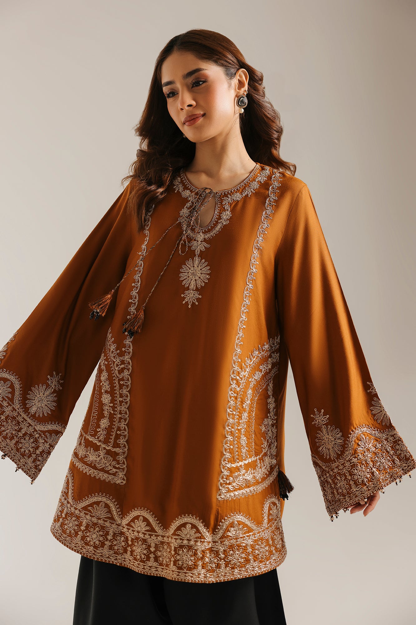 EMBROIDERED SUIT (E4817/103/201)