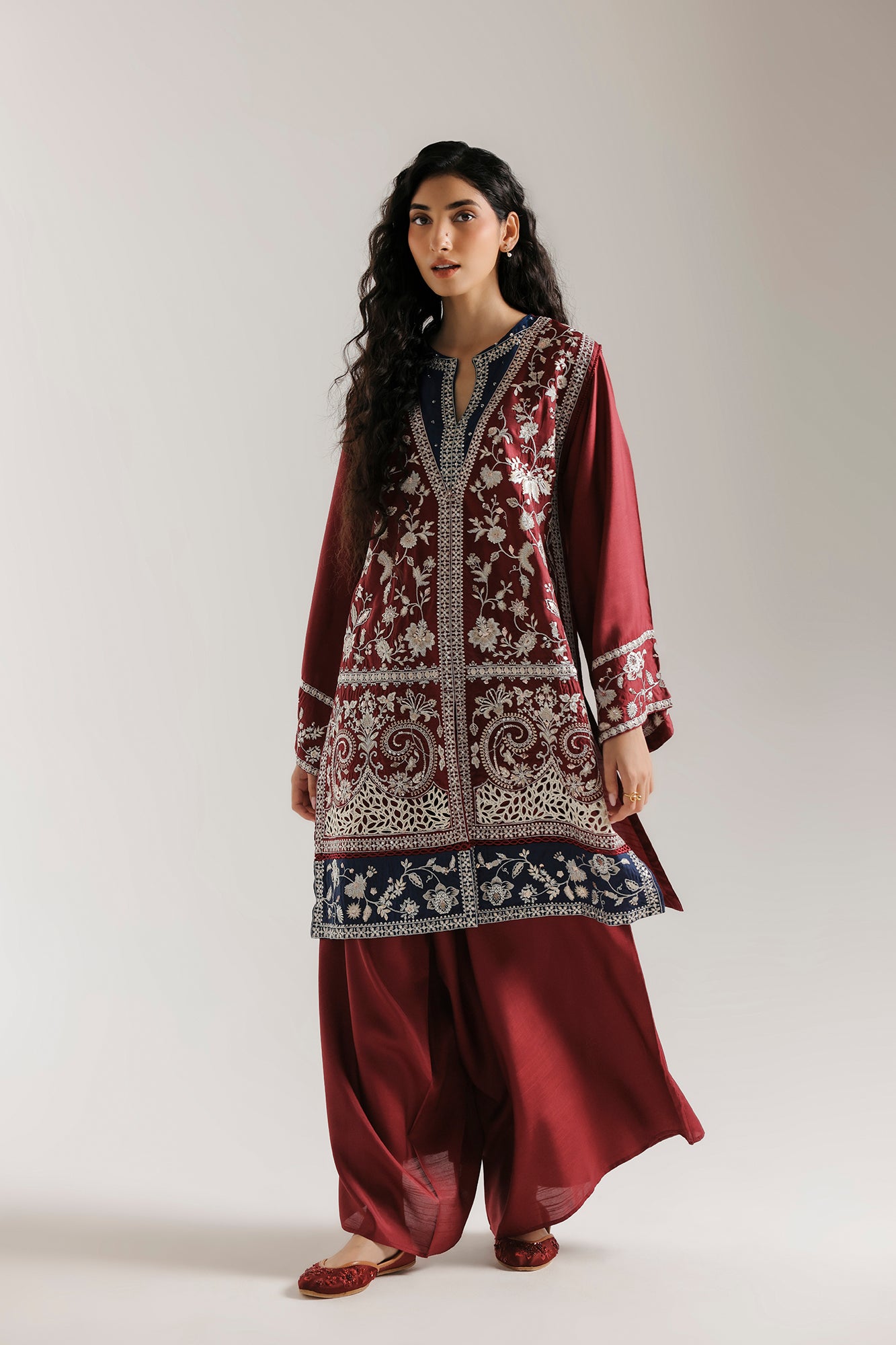 EMBROIDERED SUIT (E4825-103-402)