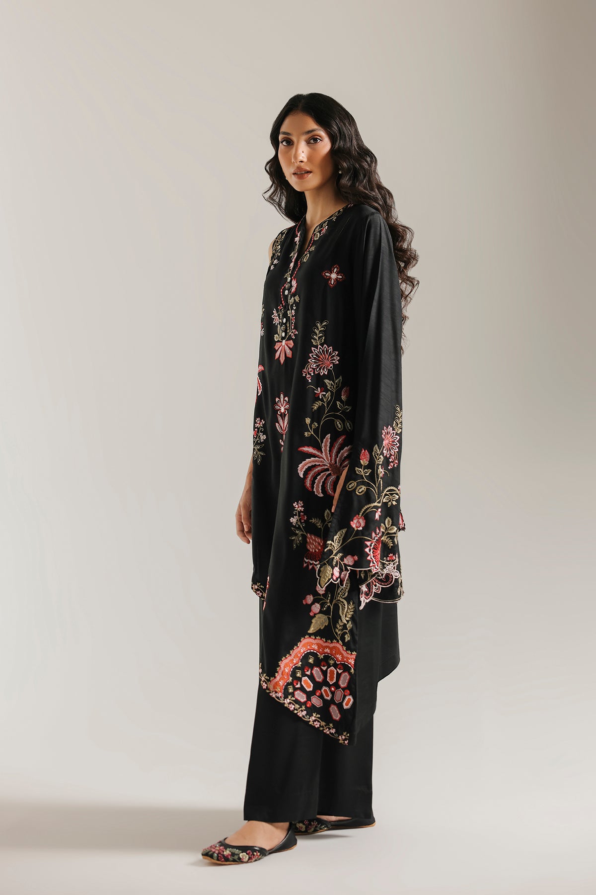 EMBROIDERED SUIT (E4832-103-901)