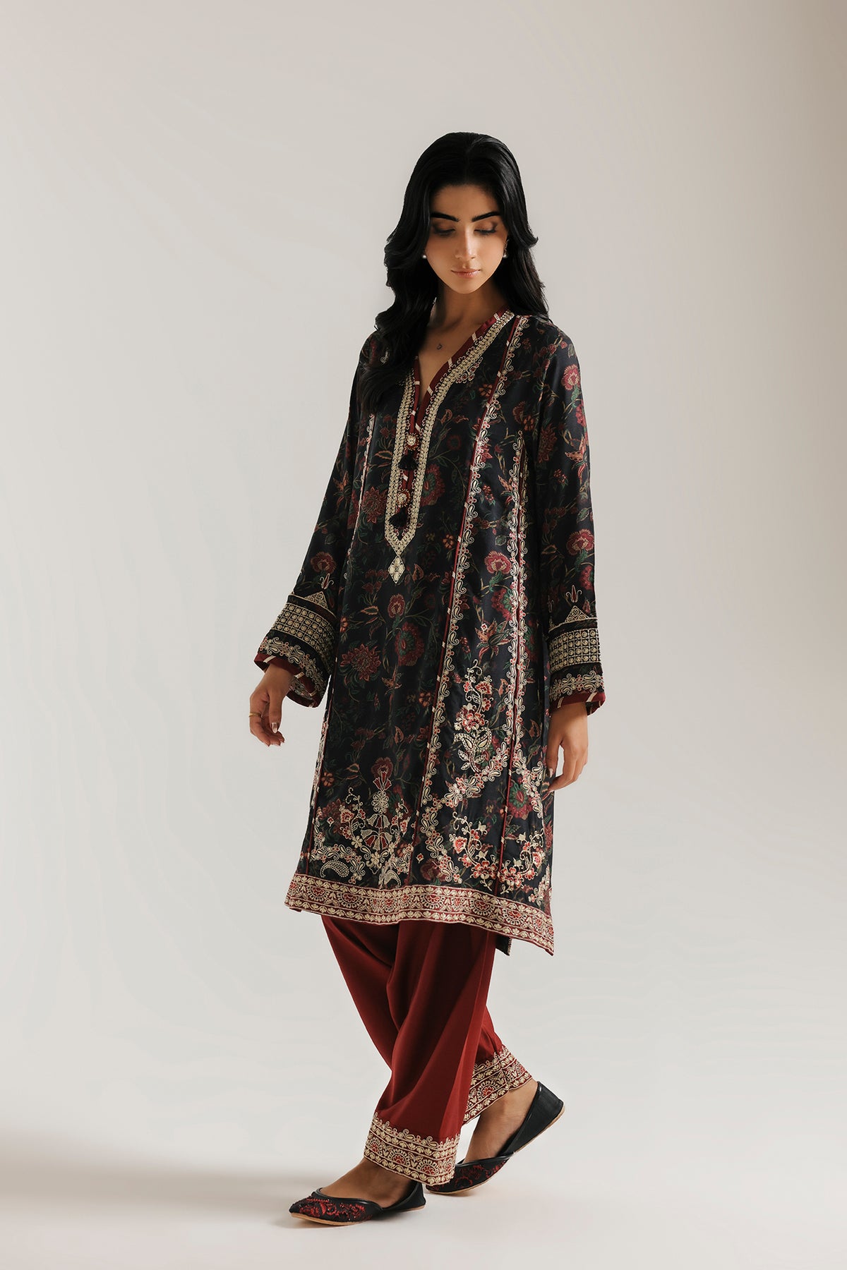 EMBROIDERED SUIT (E4838-103-901)