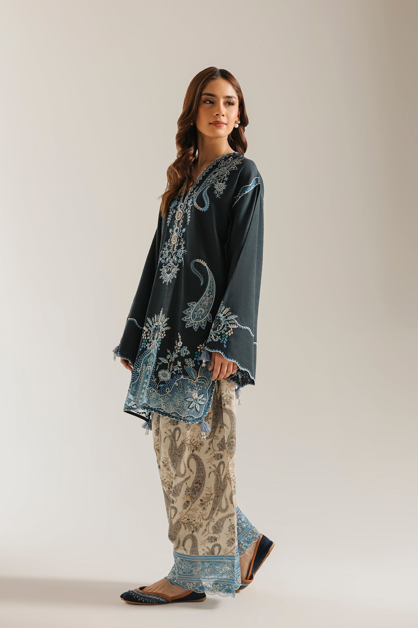EMBROIDERED SUIT (E4860-103-704)