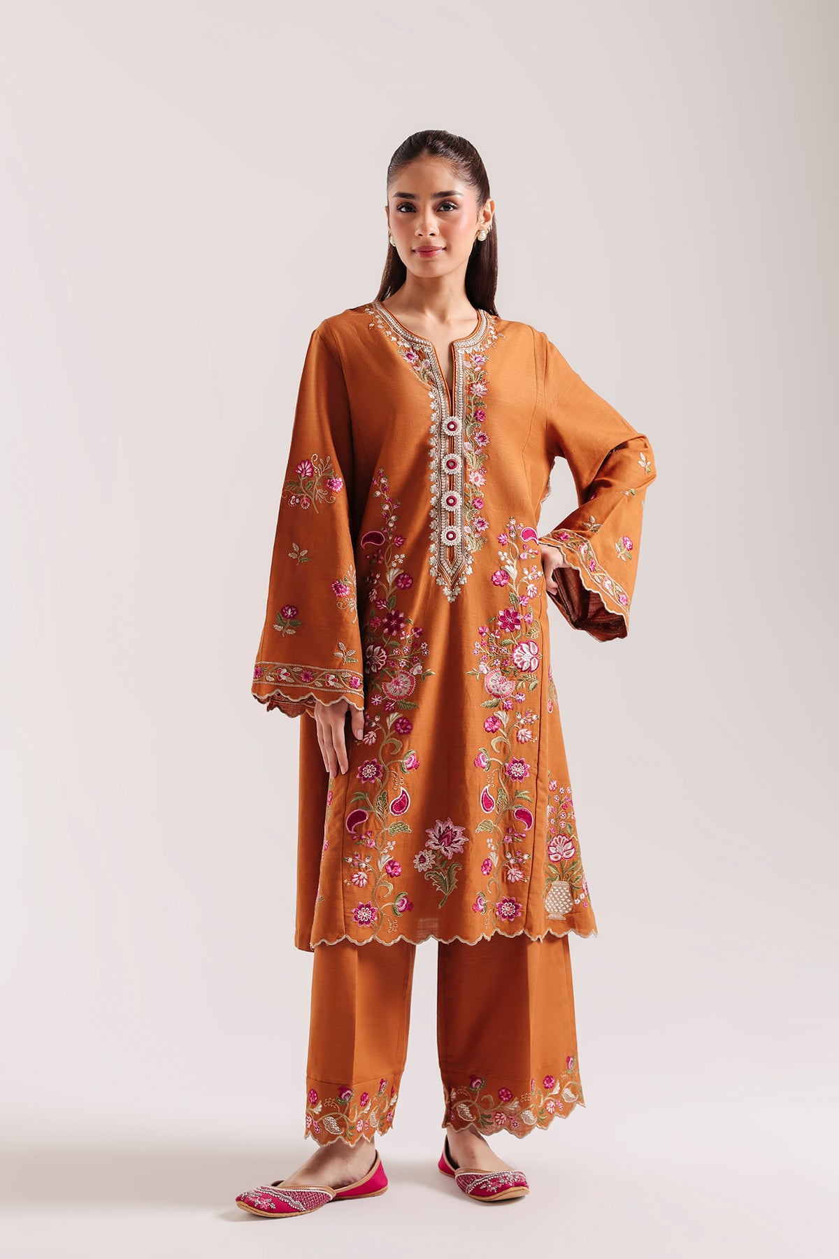 EMBROIDERED SUIT (E4864-103-823)