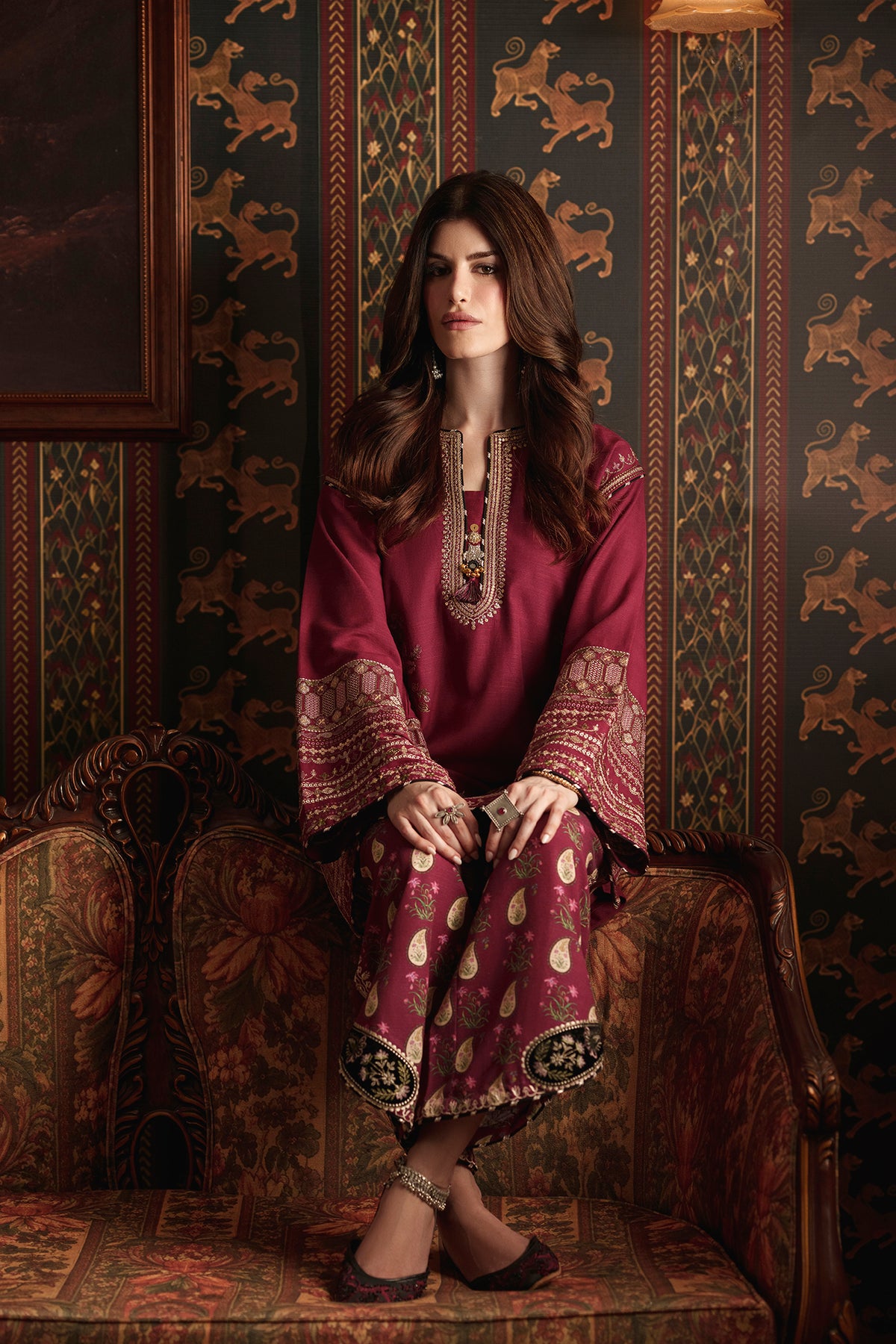 EMBROIDERED SUIT (E4865-103-416)