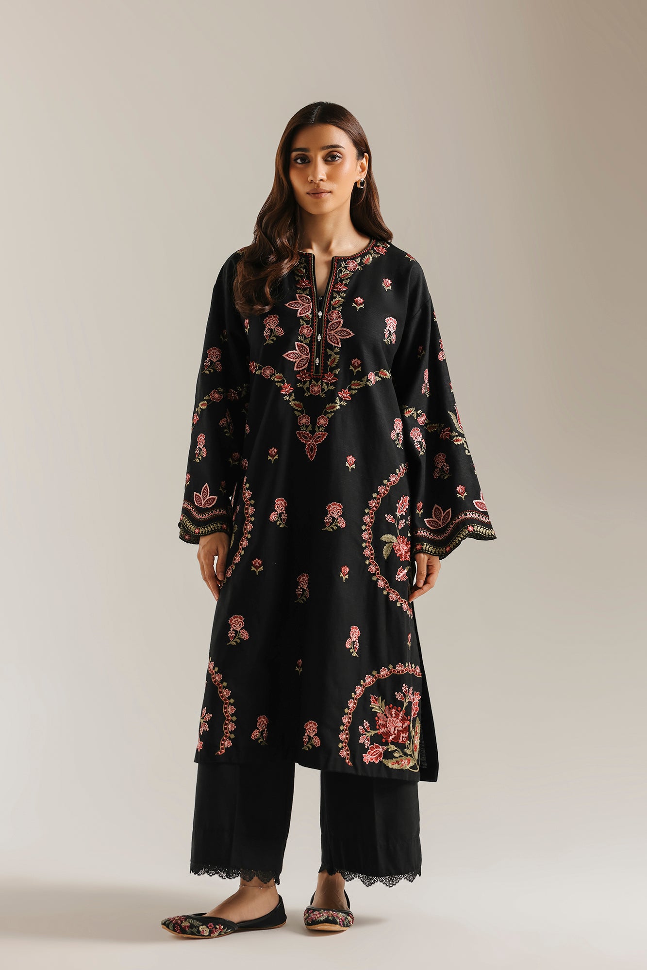 EMBROIDERED SUIT (E4866-103-901)