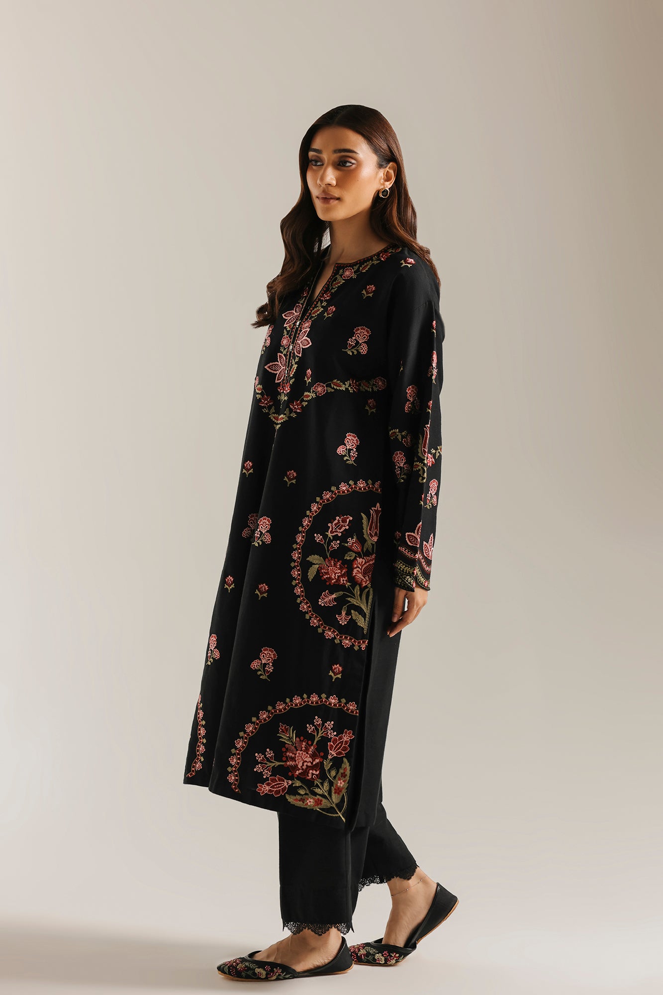 EMBROIDERED SUIT (E4866-103-901)