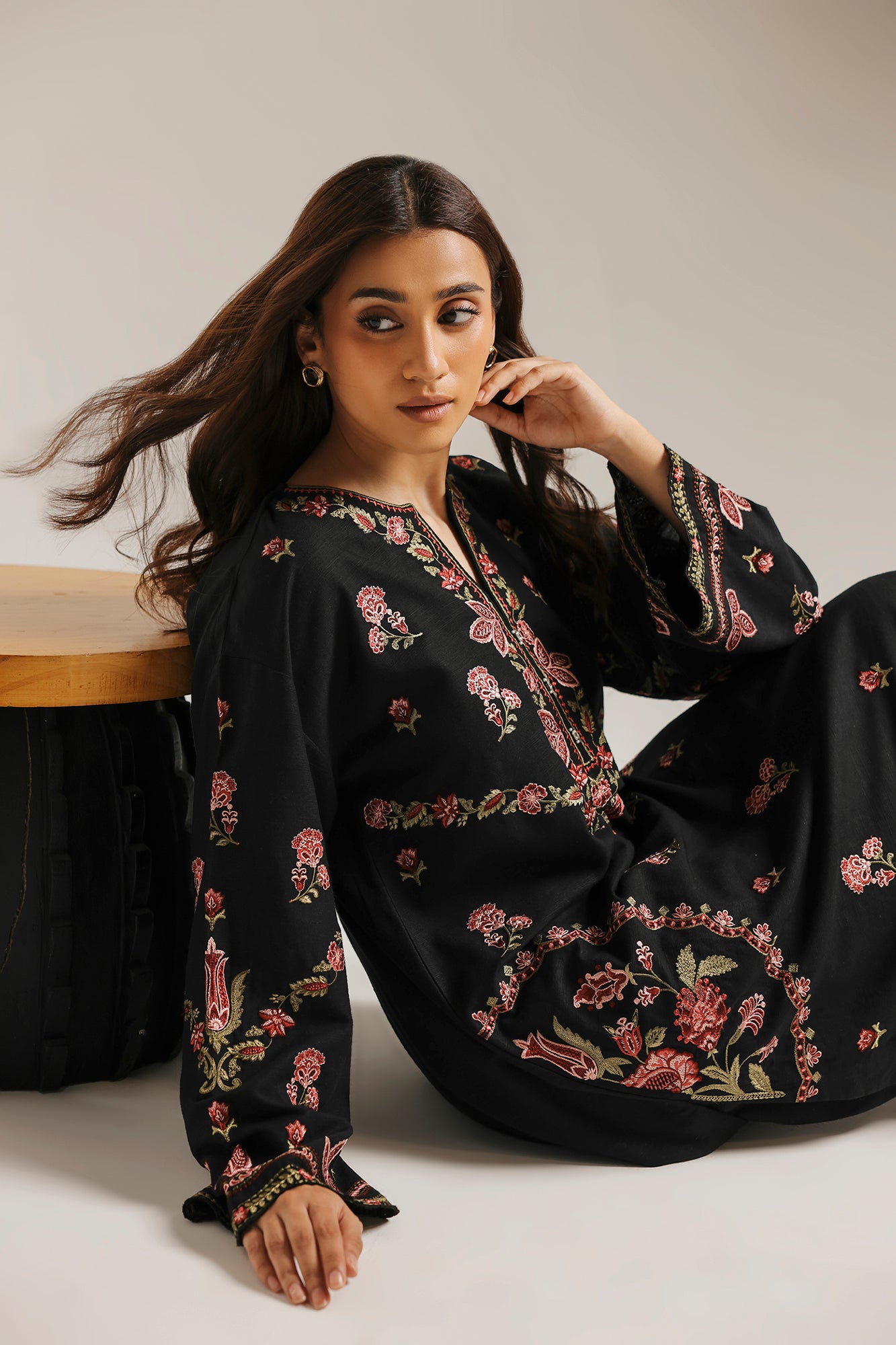 EMBROIDERED SUIT (E4866-103-901)