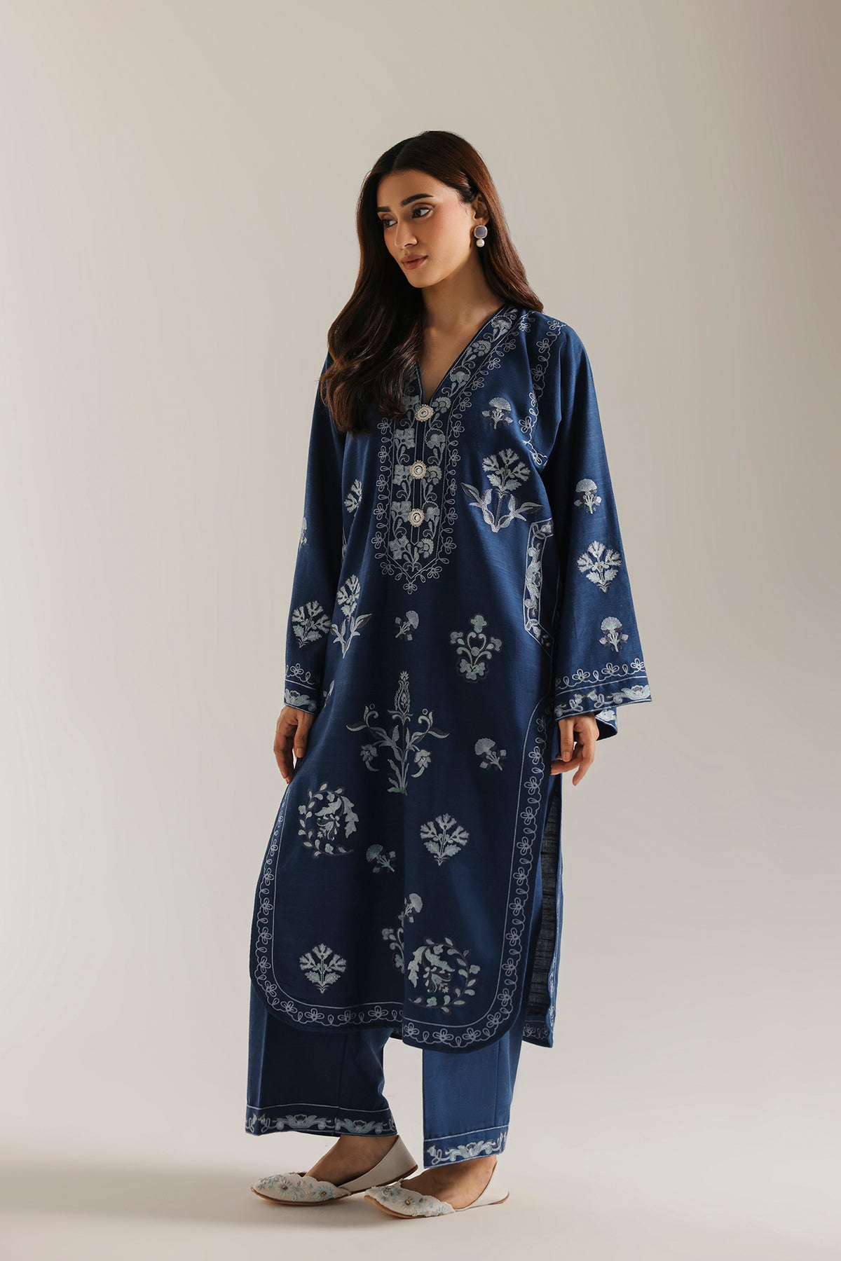 EMBROIDERED SUIT (E4869-103-624)