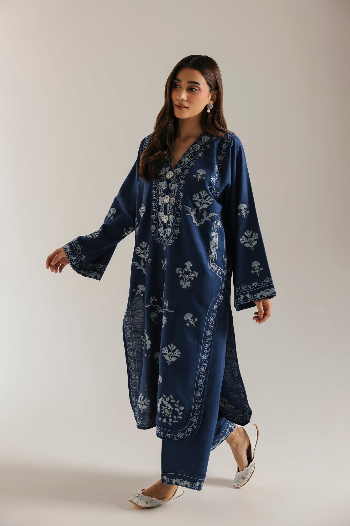 EMBROIDERED SUIT (E4869-103-624)