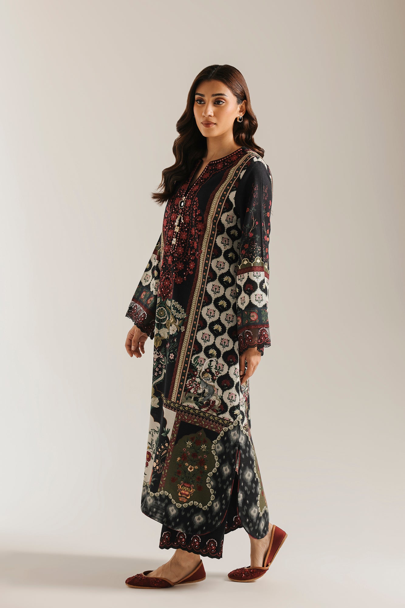 EMBROIDERED SUIT (E4872-103-901)