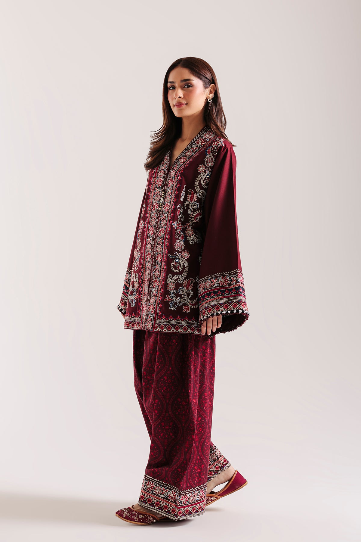 EMBROIDERED SUIT (E4873-103-304)