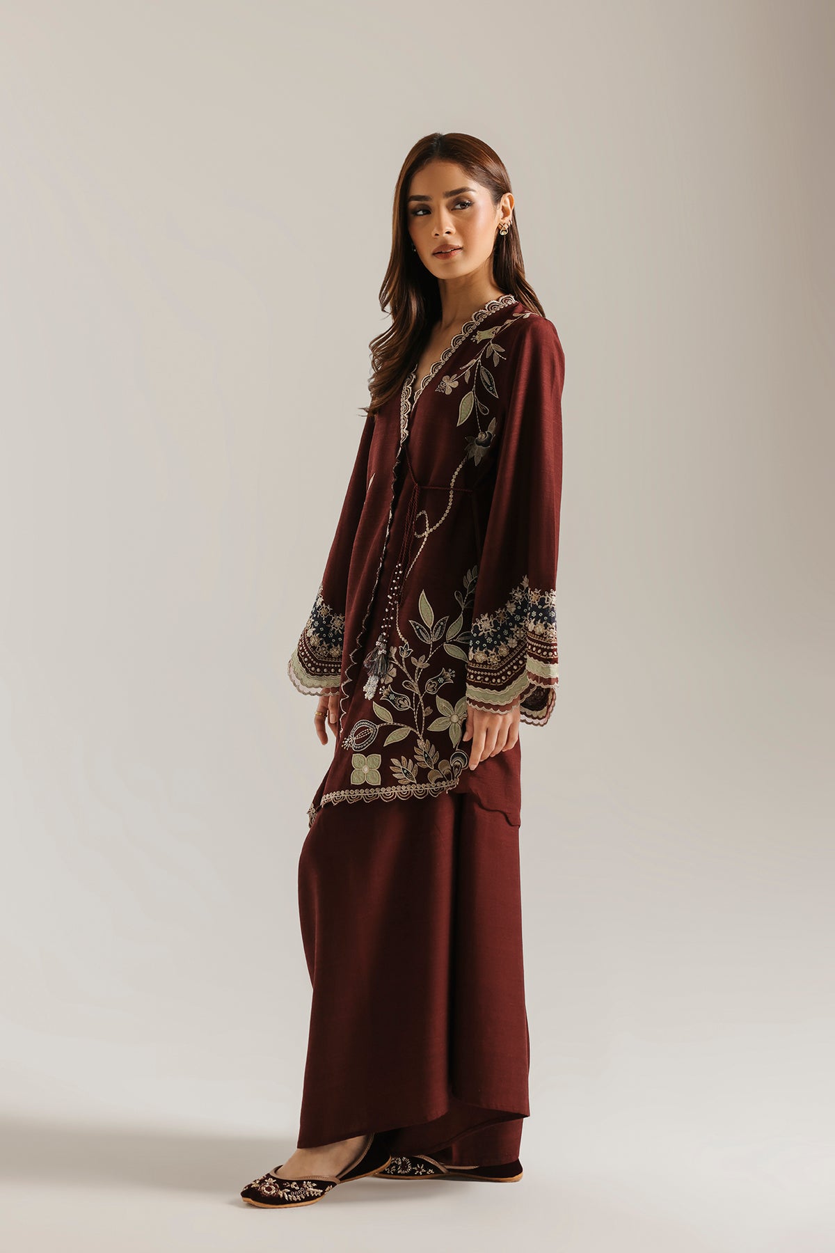 EMBROIDERED SUIT (E4874-103-302)