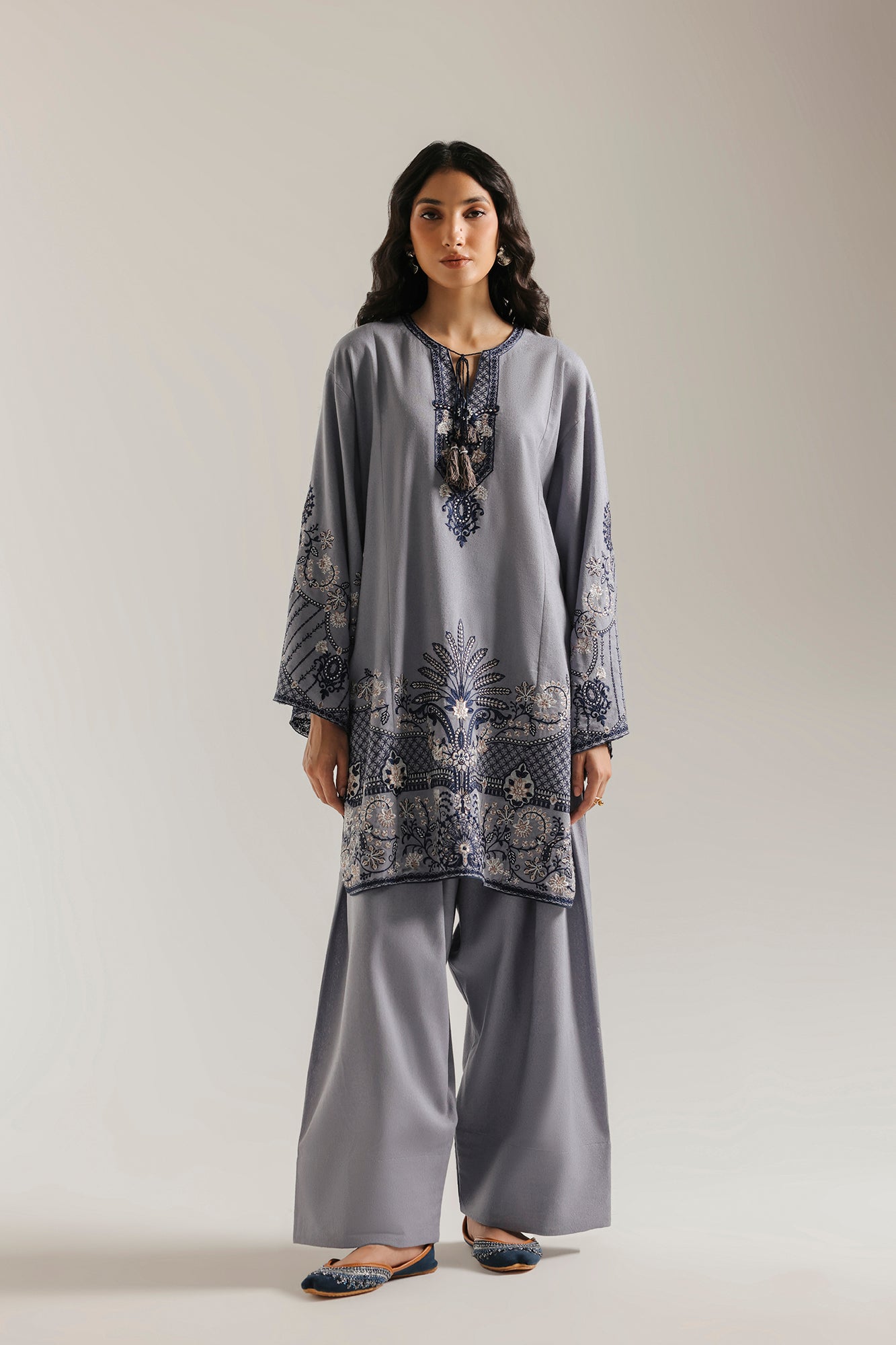 EMBROIDERED SUIT (E4875-103-908)