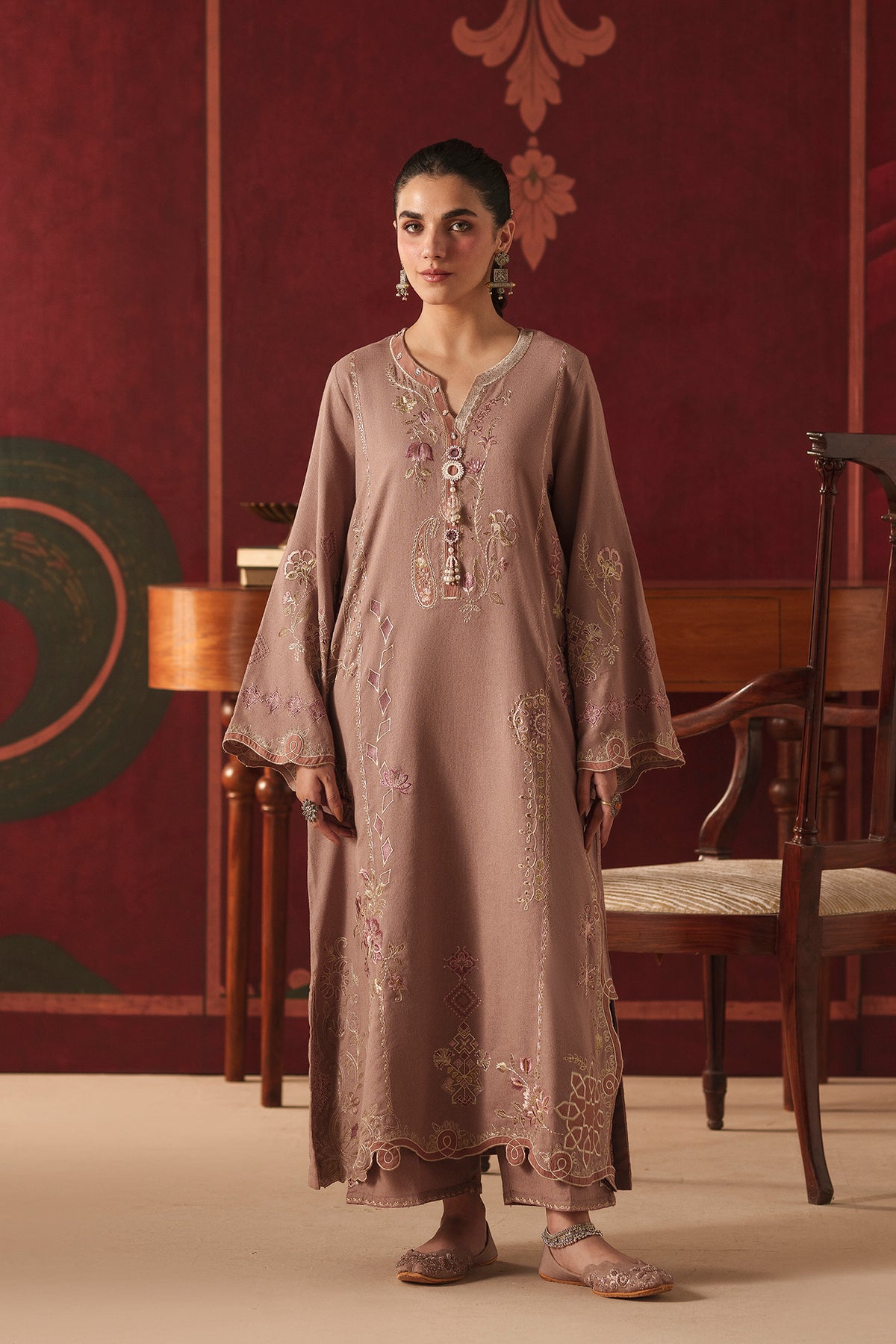 EMBROIDERED SUIT (E4878-103-815)