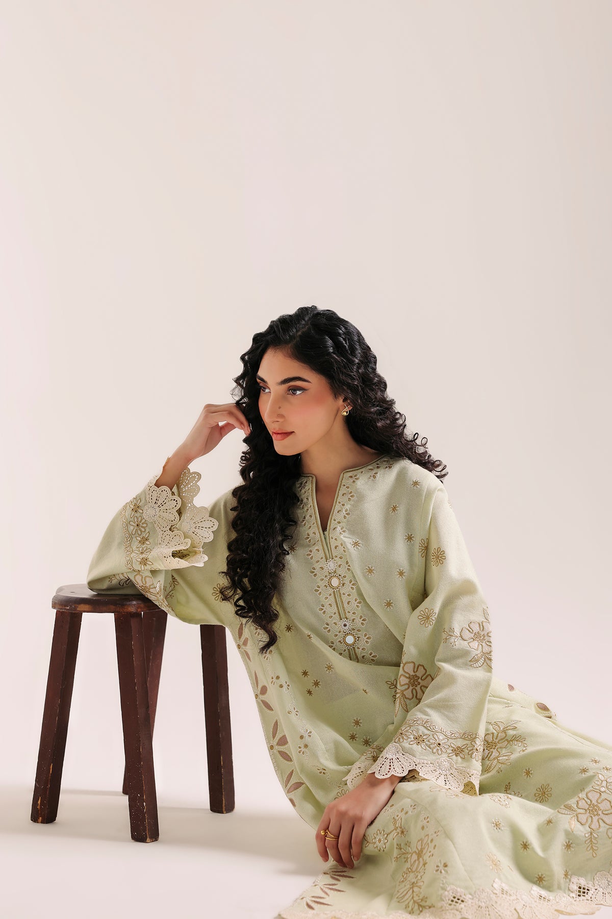 EMBROIDERED SUIT (E4884-103-130)
