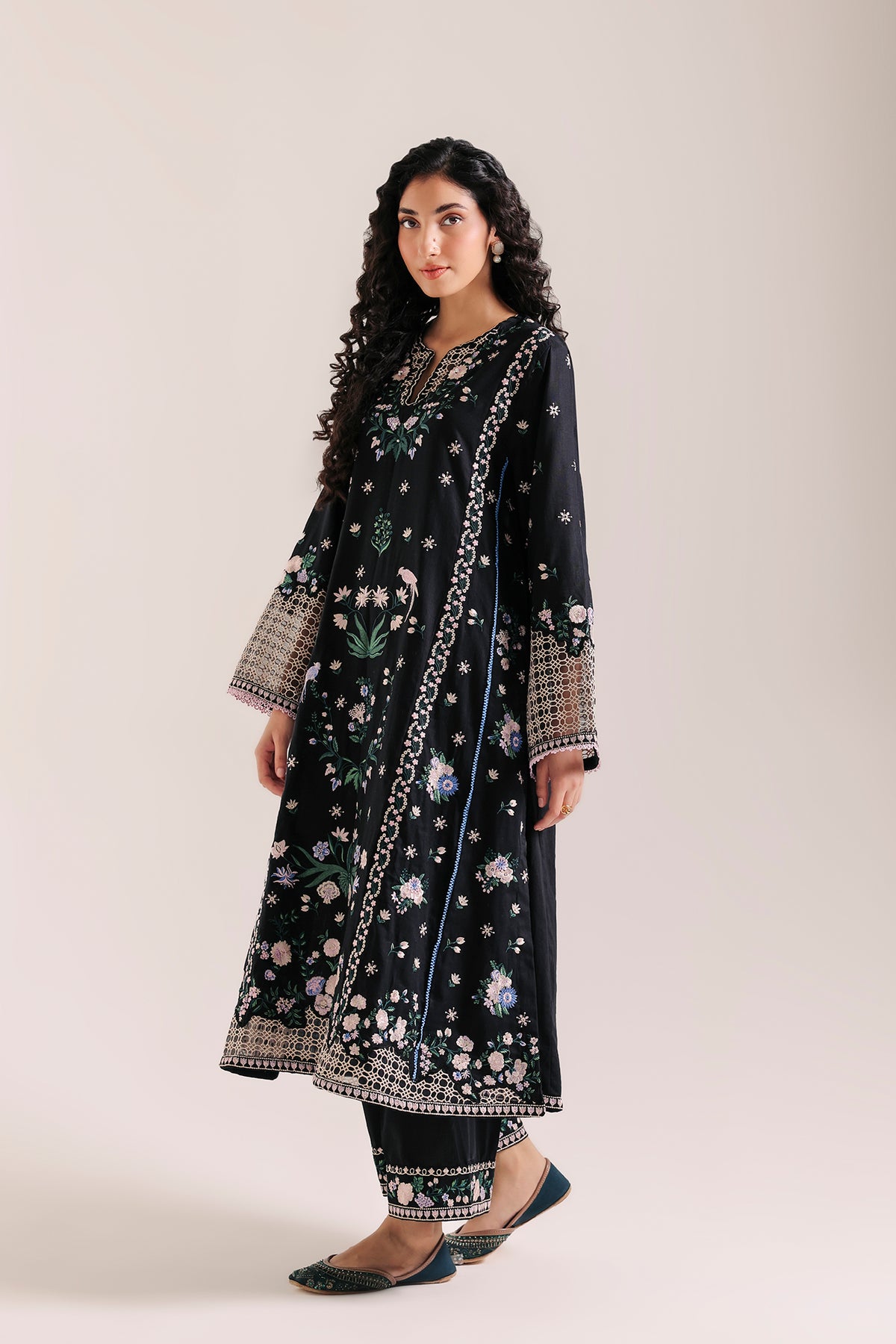 EMBROIDERED SUIT (E4885-103-901)