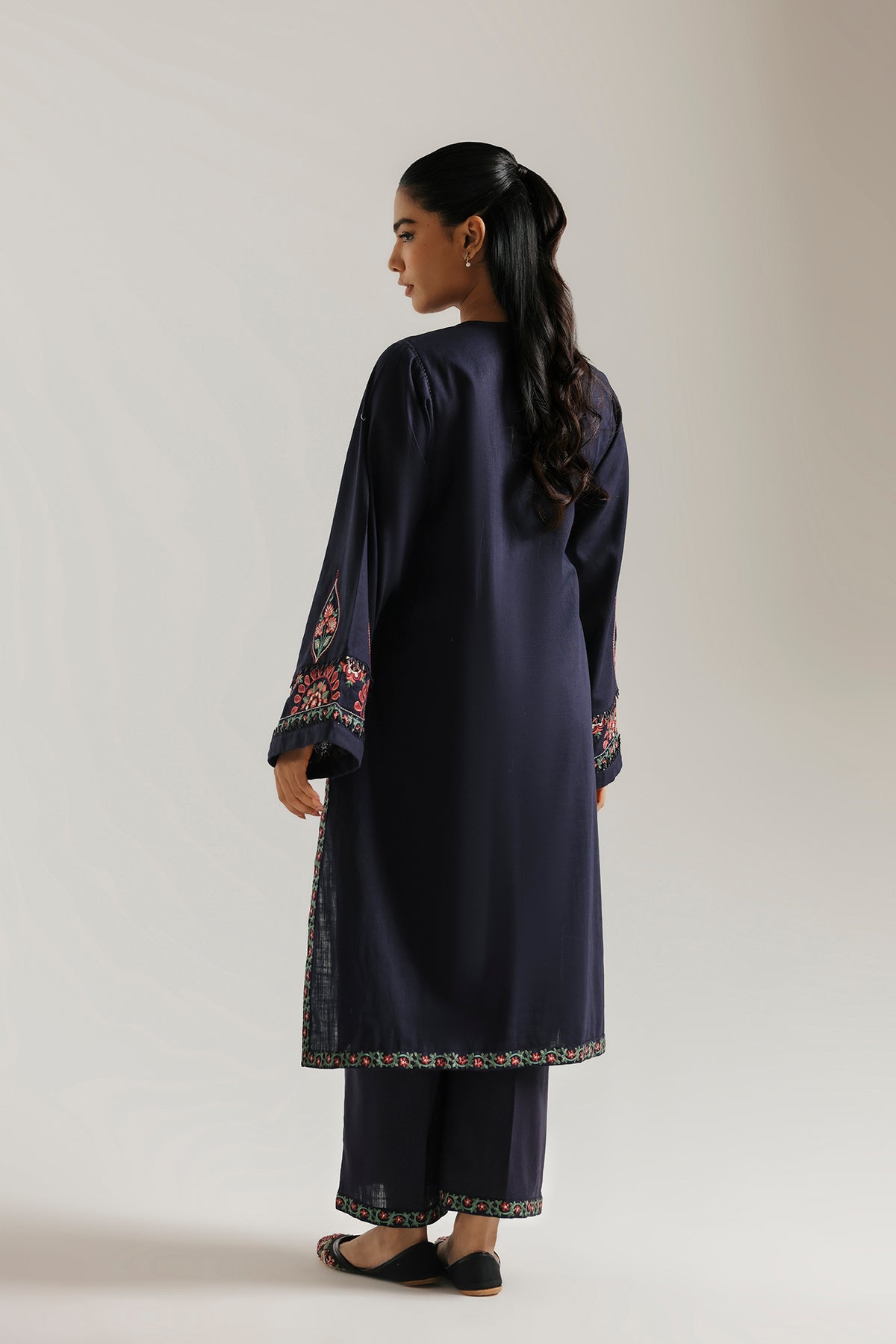 EMBROIDERED SUIT (E4886-103-621)
