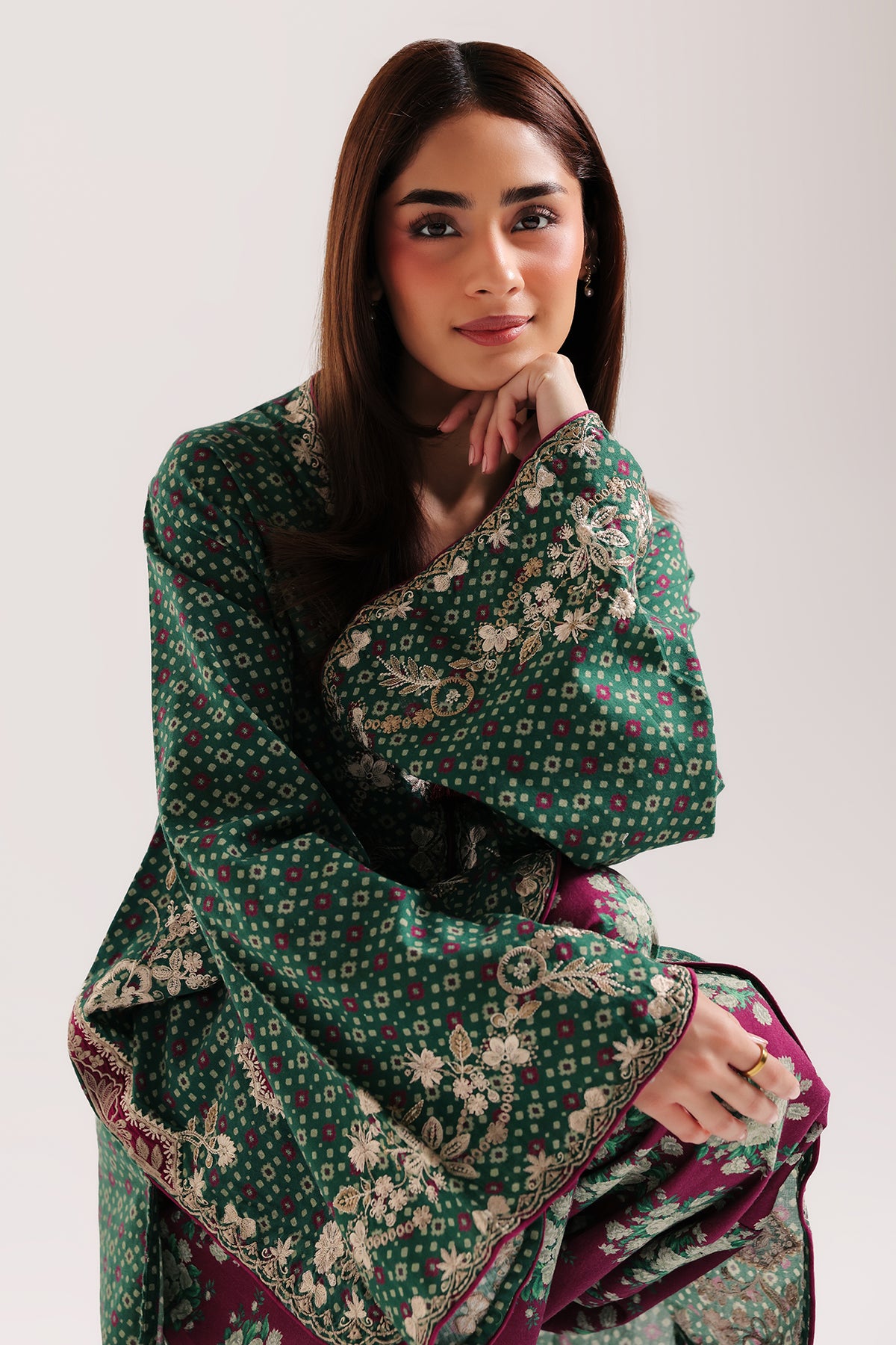 EMBROIDERED SUIT (E4891-103-702)