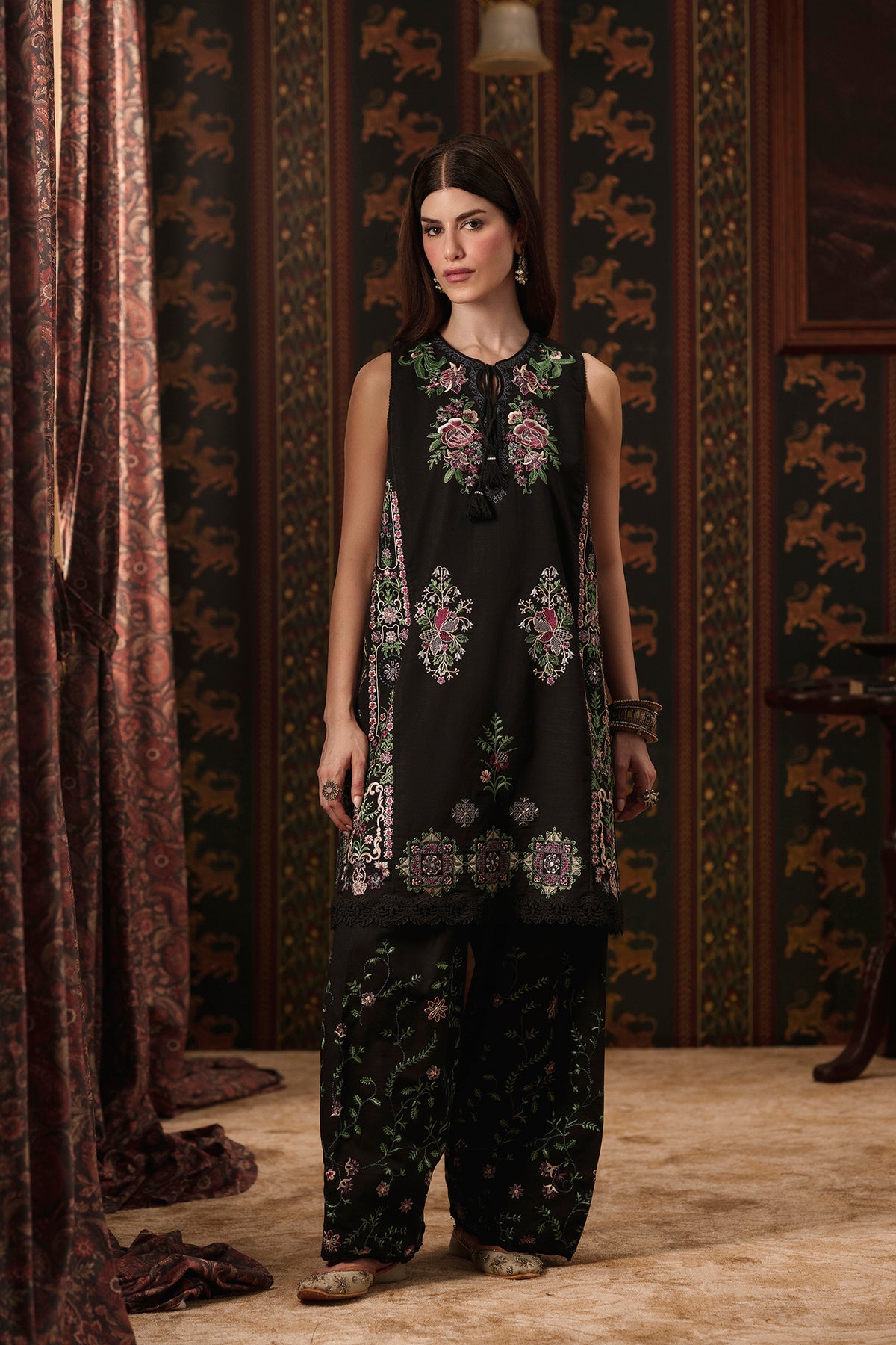 EMBROIDERED SUIT (E4905-103-901)